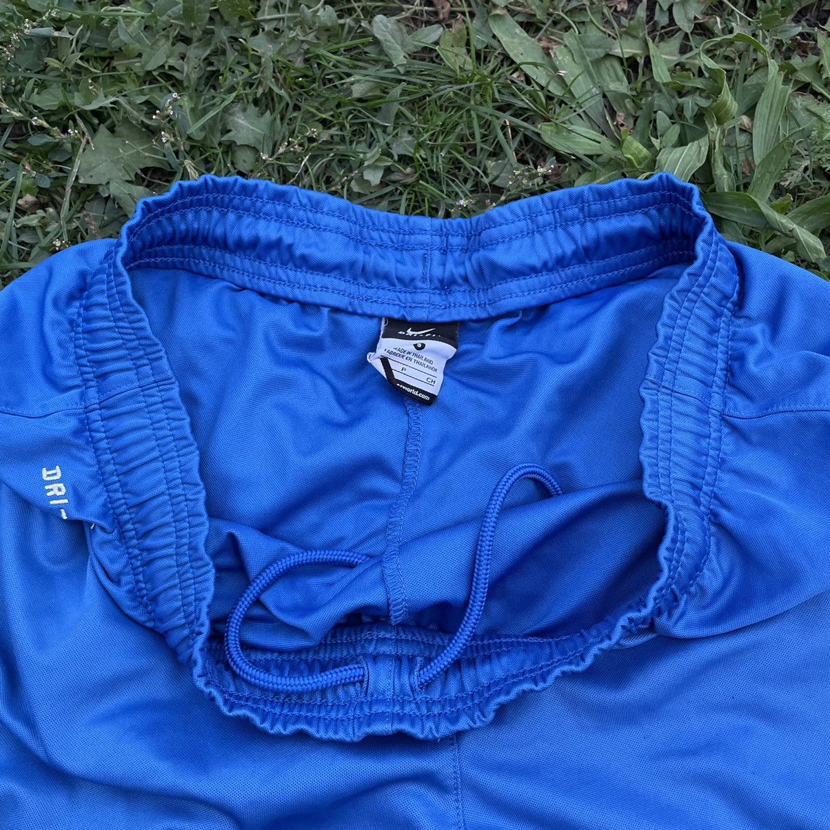 Vintage Vintage Y2K Nike Swoosh Shorts Streetwear Skate Cropped S Size US 32 / EU 48 - 5 Thumbnail