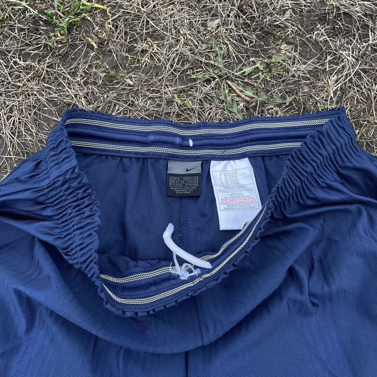 Vintage Vintage Y2K Nike Swoosh Shorts Streetwear Skate Casual 30 Size US 30 / EU 46 - 4 Thumbnail