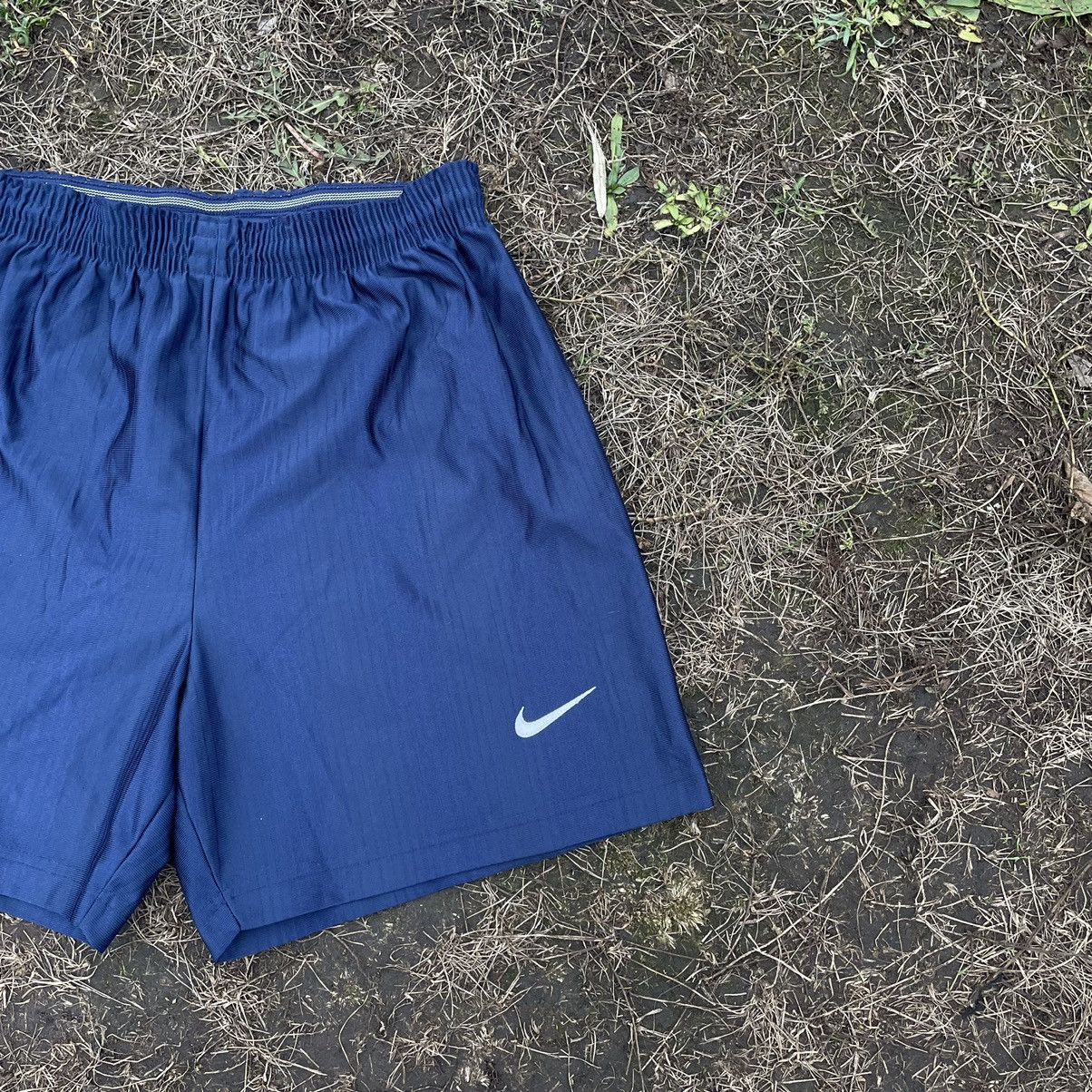 Vintage Vintage Y2K Nike Swoosh Shorts Streetwear Skate Casual 30 Size US 30 / EU 46 - 2 Thumbnail