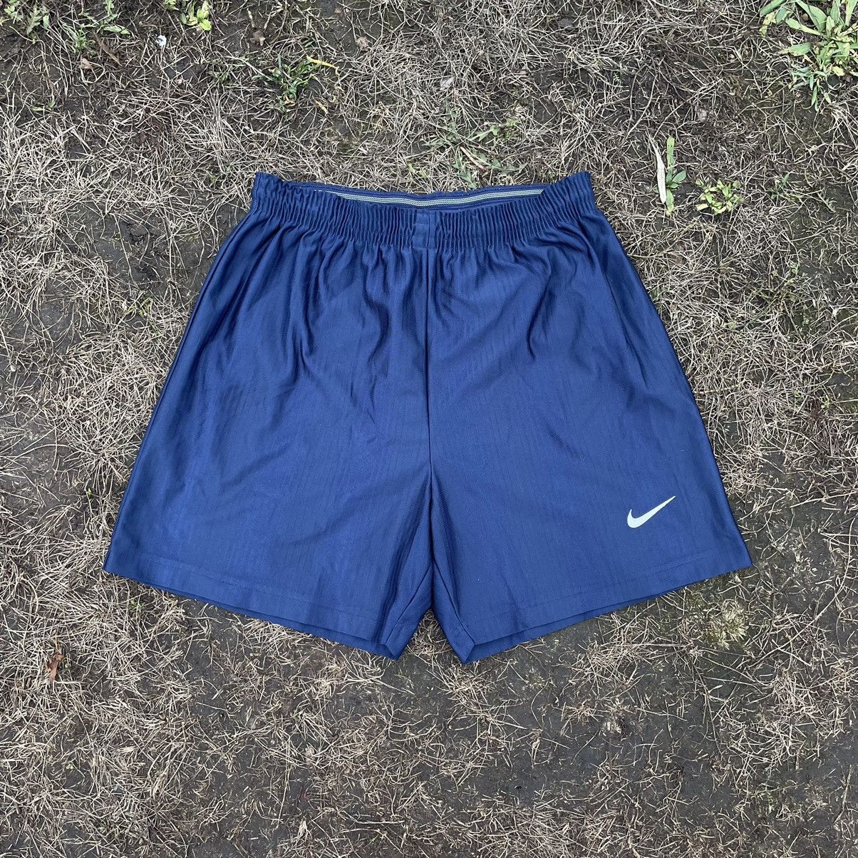 Vintage Vintage Y2K Nike Swoosh Shorts Streetwear Skate Casual 30 Size US 30 / EU 46 - 1 Thumbnail