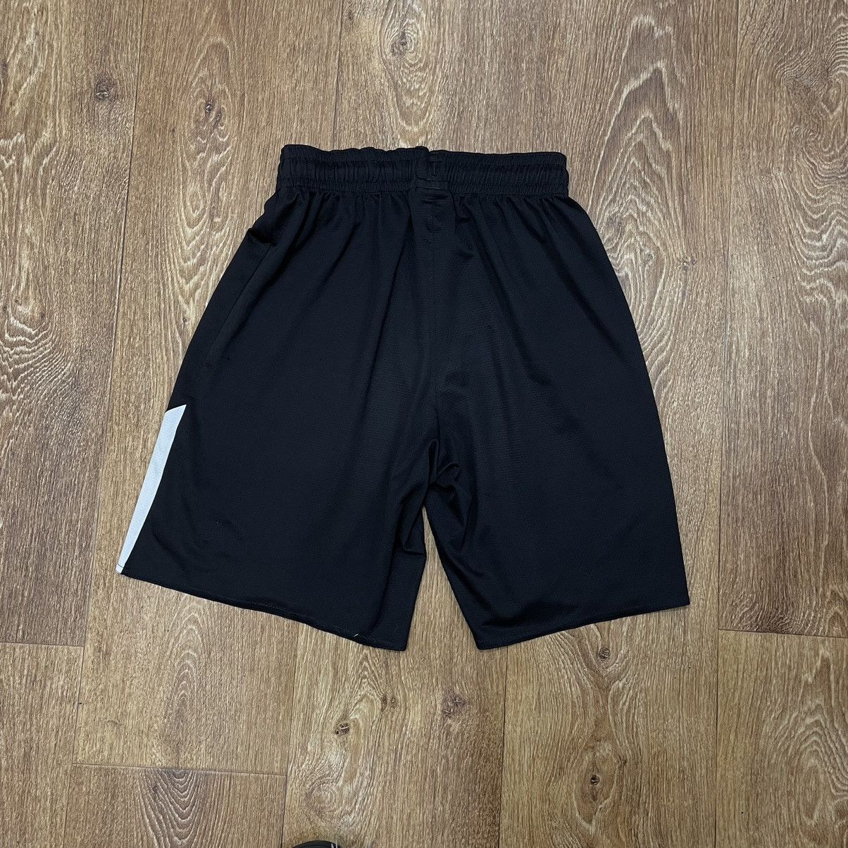 Adidas Vintage Adidas shorts streetwear y2k style casual size S Size US 30 / EU 46 - 6 Thumbnail