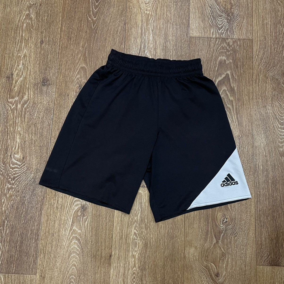 Adidas Vintage Adidas shorts streetwear y2k style casual size S Size US 30 / EU 46 - 1 Thumbnail