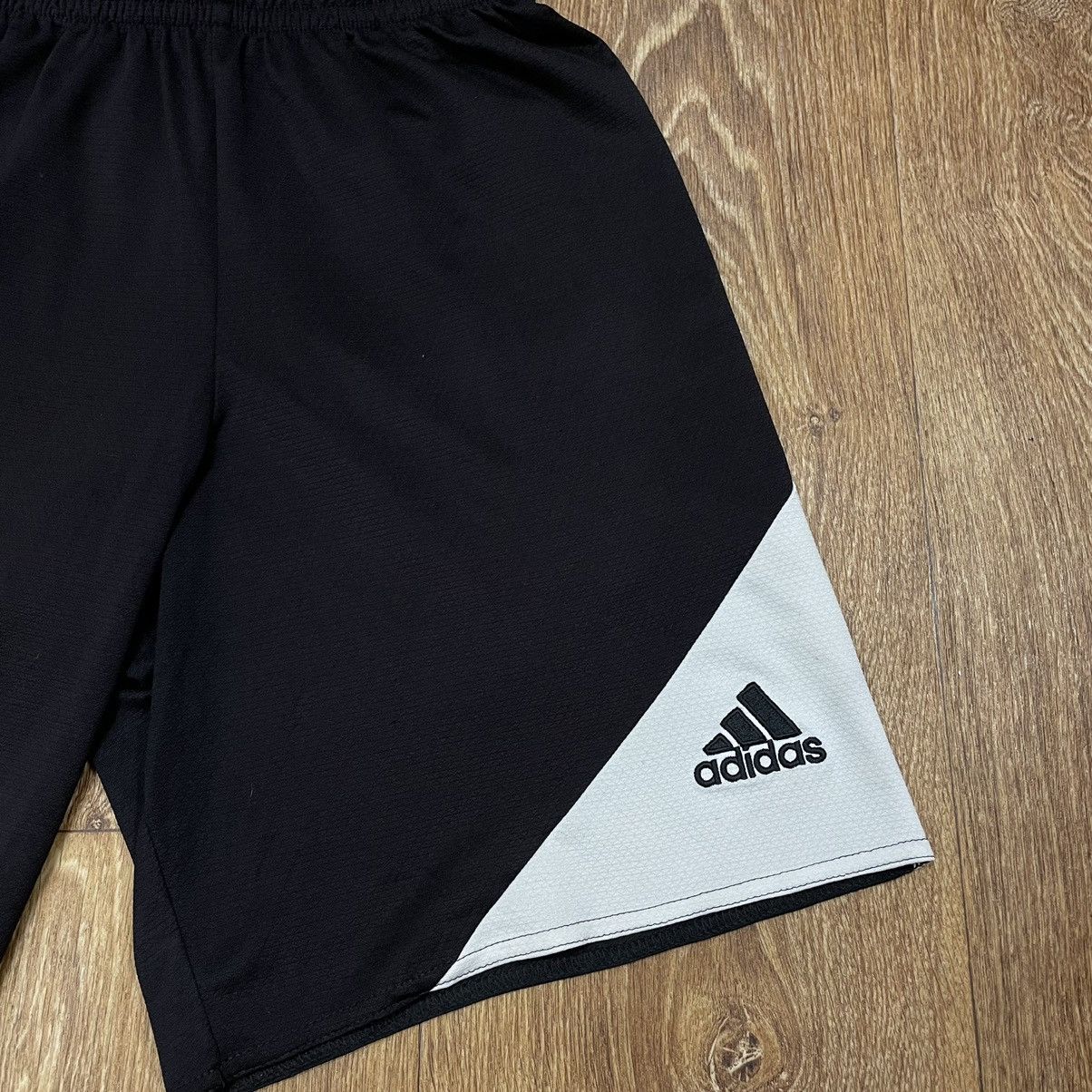 Adidas Vintage Adidas shorts streetwear y2k style casual size S Size US 30 / EU 46 - 3 Thumbnail