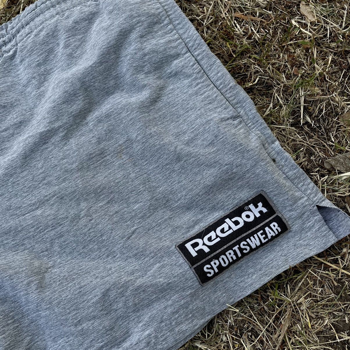 Vintage Vintage Reebok Y2K Grey Shorts Logo Streetwear Cropped 34 Size US 34 / EU 50 - 3 Thumbnail