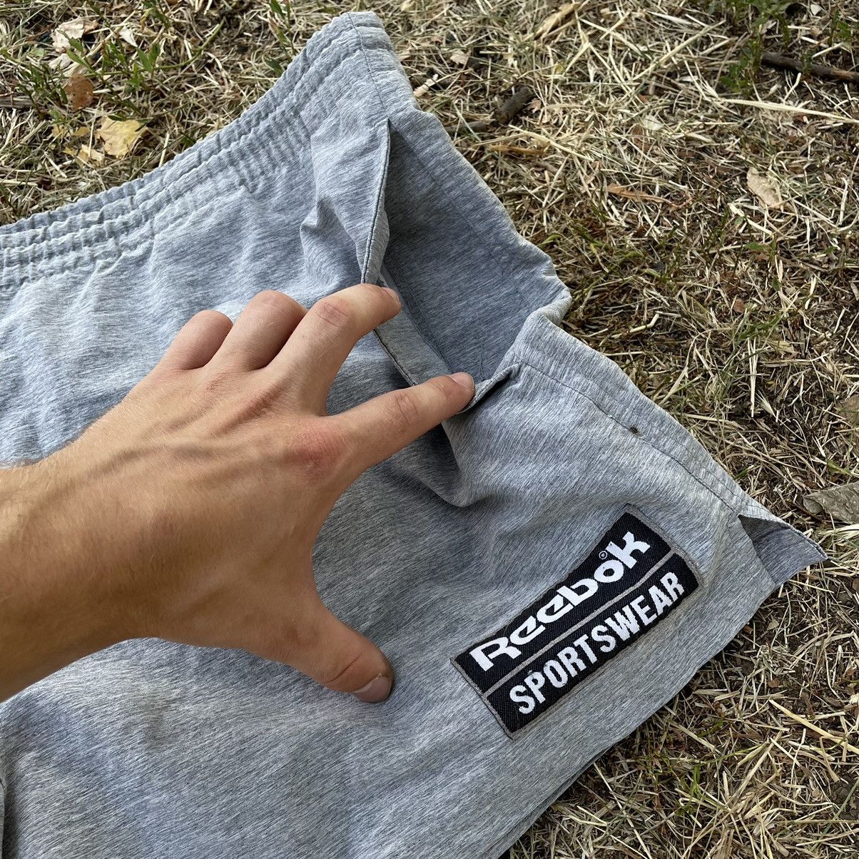 Vintage Vintage Reebok Y2K Grey Shorts Logo Streetwear Cropped 34 Size US 34 / EU 50 - 5 Thumbnail
