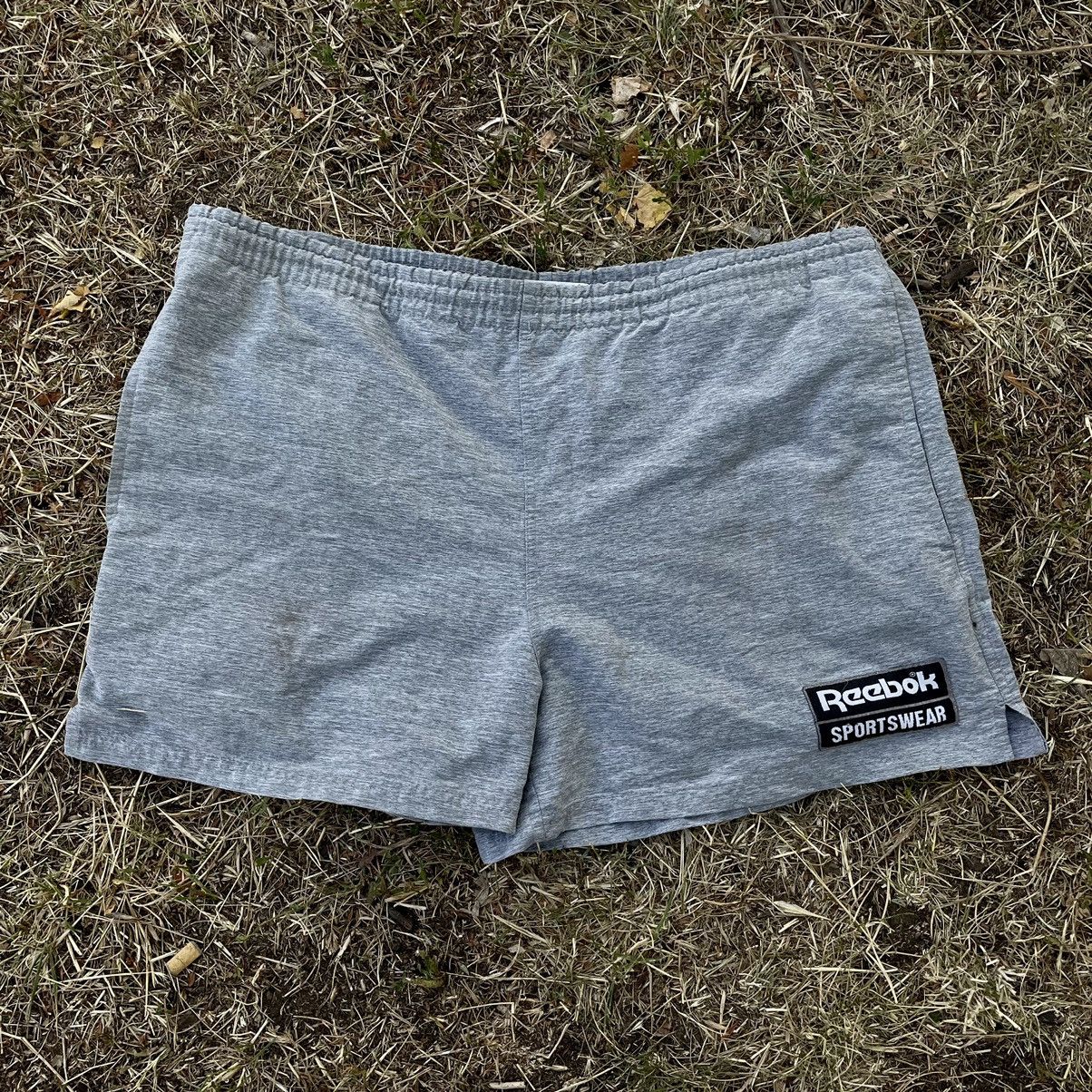 Vintage Vintage Reebok Y2K Grey Shorts Logo Streetwear Cropped 34 Size US 34 / EU 50 - 1 Thumbnail