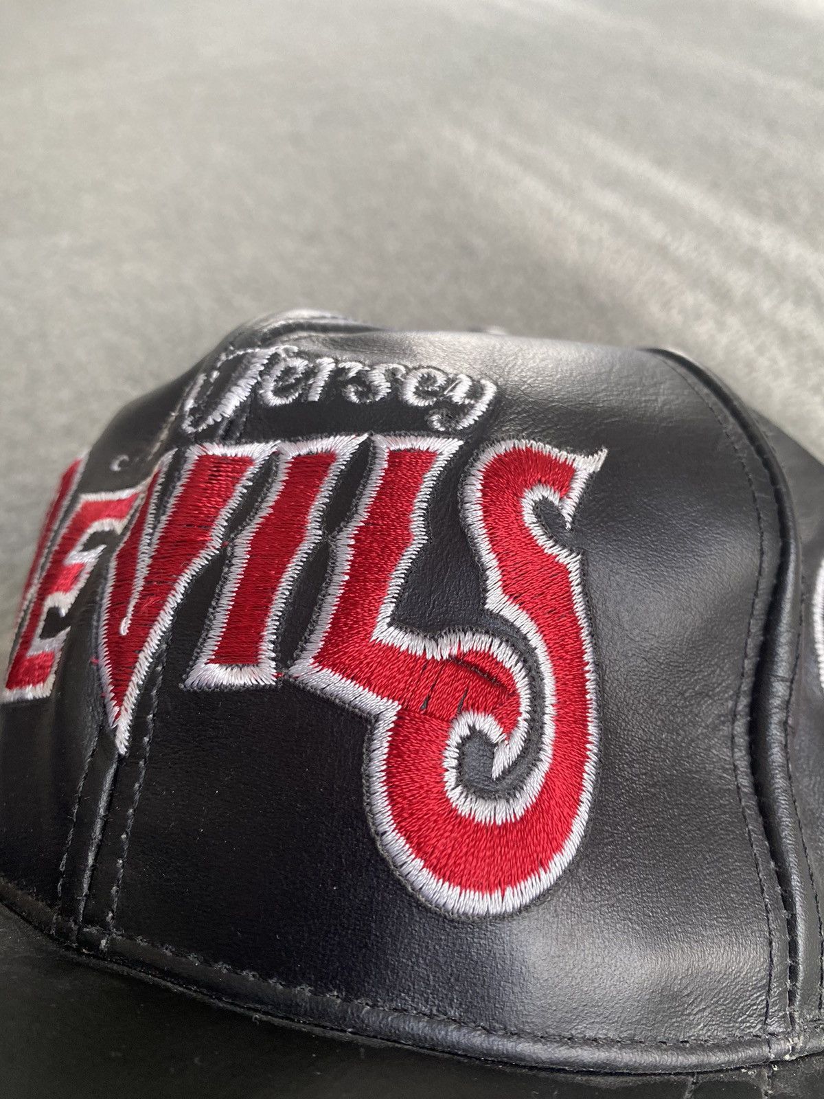 NHL × Vintage Vintage Rare NHL New Jersey Devils Leather SnapBack Hat Size ONE SIZE - 4 Thumbnail