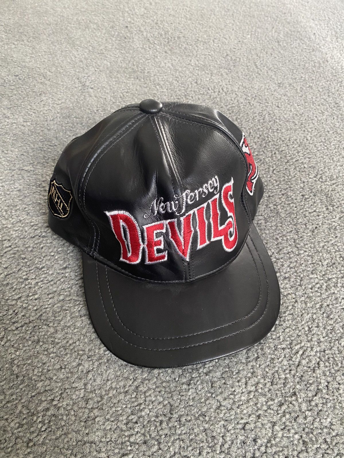 NHL × Vintage Vintage Rare NHL New Jersey Devils Leather SnapBack Hat Size ONE SIZE - 1 Thumbnail