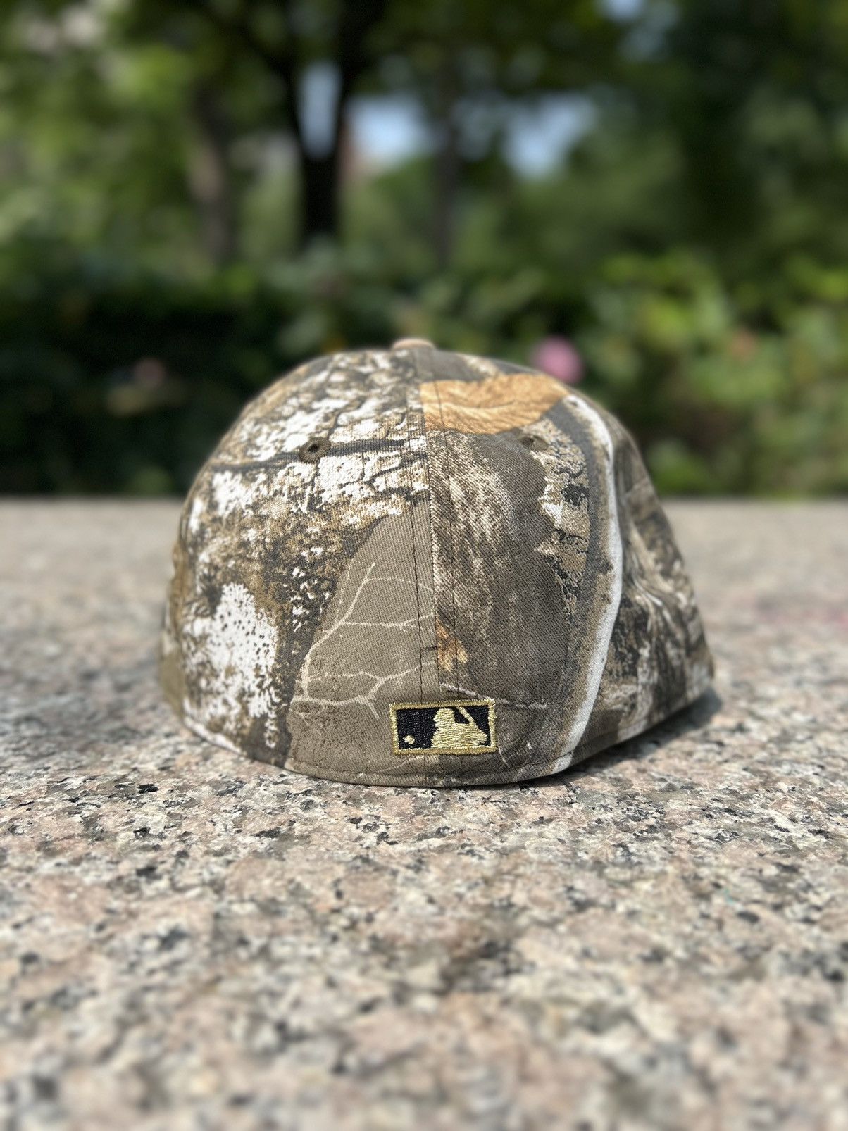 MLB × New Era 7 1/8 Bklyncap Real Tree Camo NY Mets Script Metallic Patch Size ONE SIZE - 4 Thumbnail