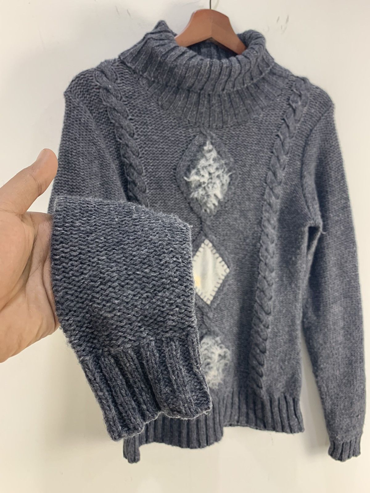 Designer USA Hand Embroider Alpaca Cable Knitwear Turtleneck Sweater Size S / US 4 / IT 40 - 7 Thumbnail
