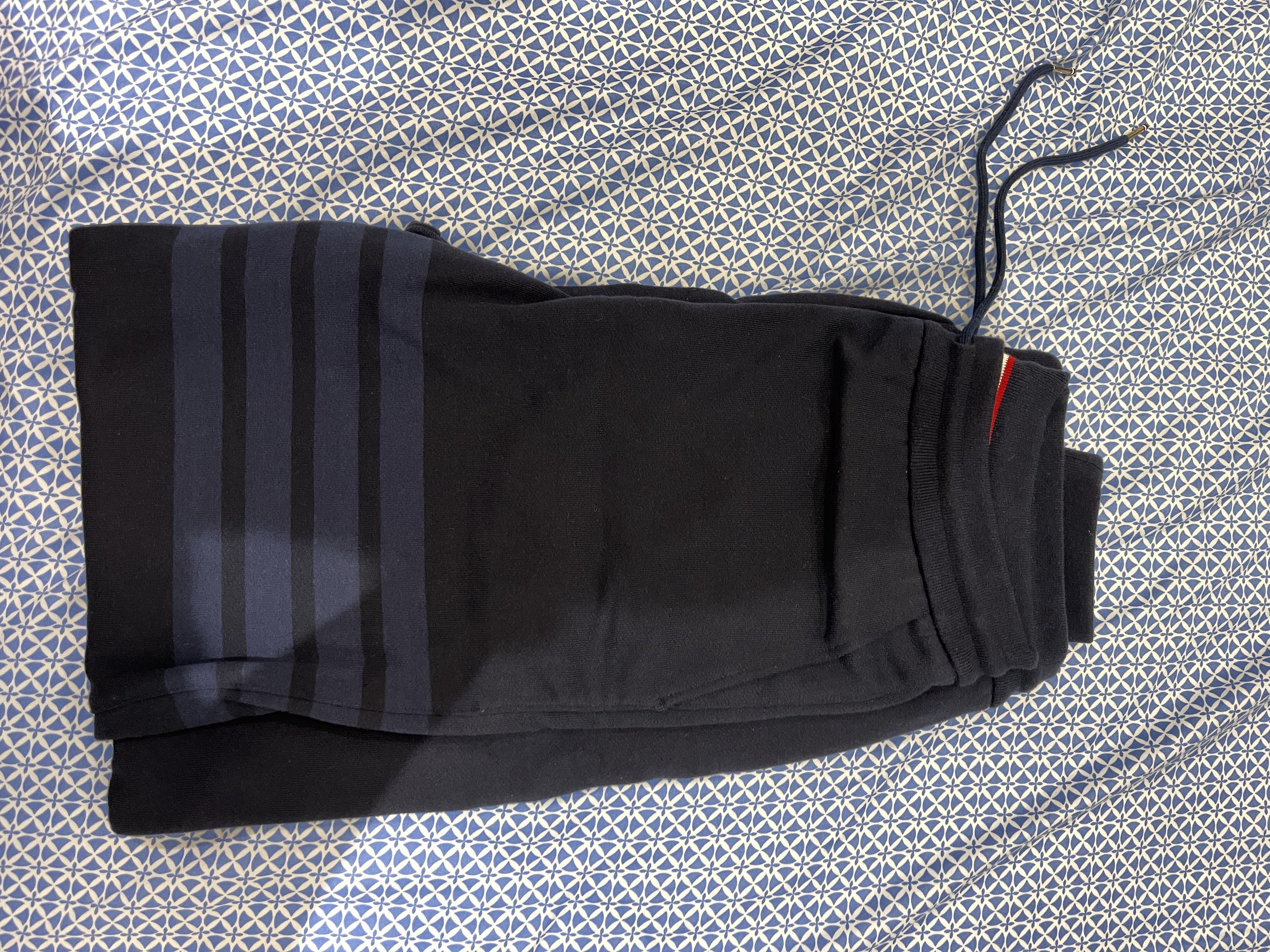 Thom Browne Three-Stripe Drawstring Joggers Size US 32 / EU 48 - 2 Thumbnail