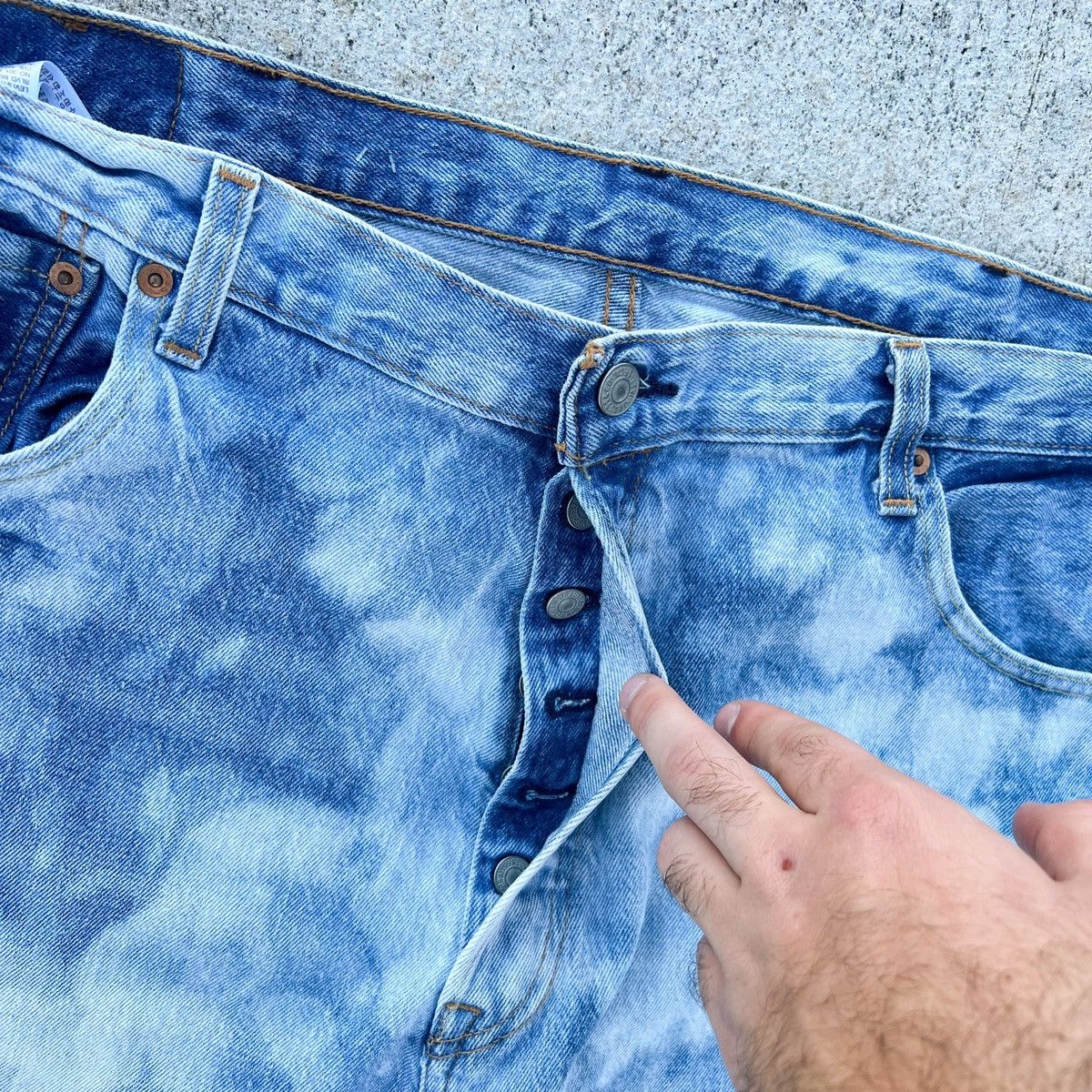 Levi's Levi’s Bleach Washed 39 x 32 Denim Jeans Size US 39 - 6 Thumbnail