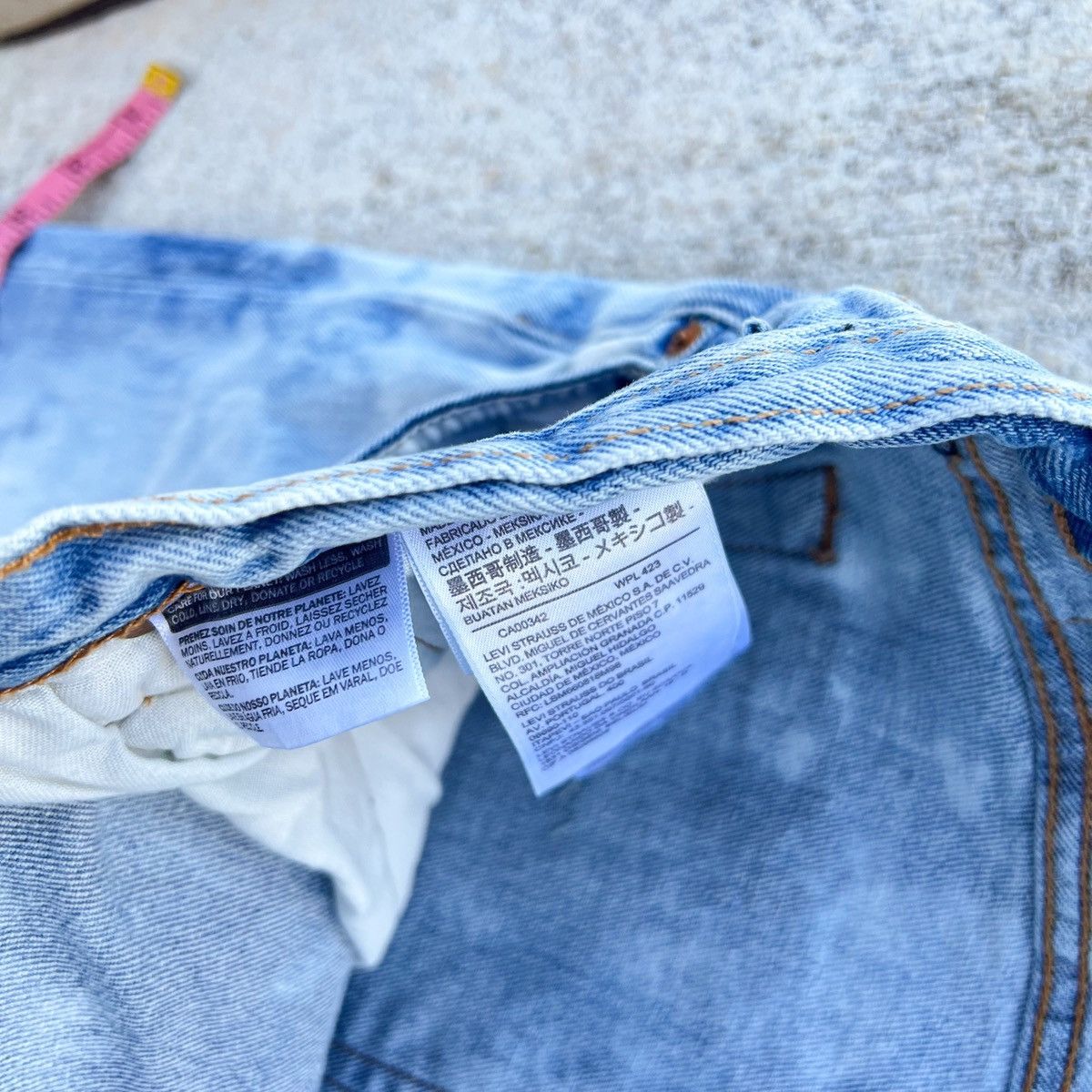 Levi's Levi’s Bleach Washed 39 x 32 Denim Jeans Size US 39 - 7 Thumbnail