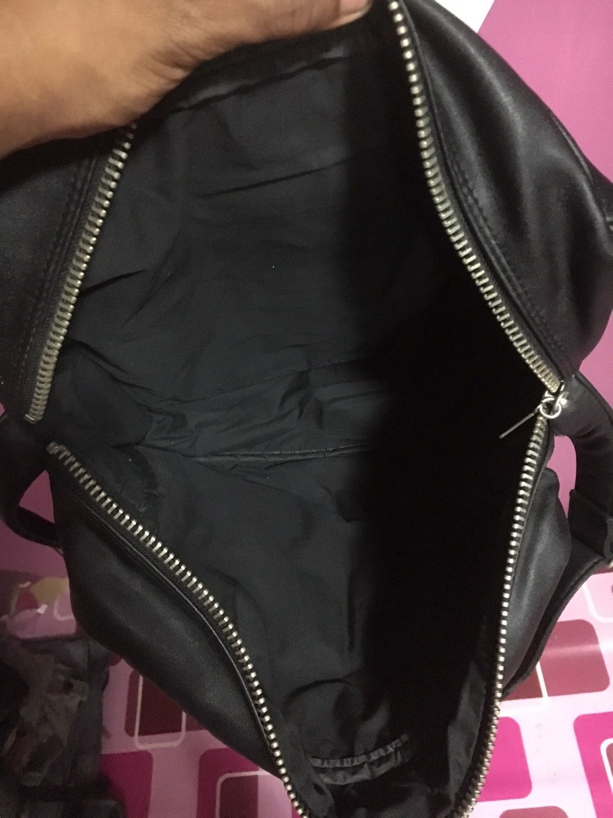 VINTAGE GUESS BLACK MASENGER BAG