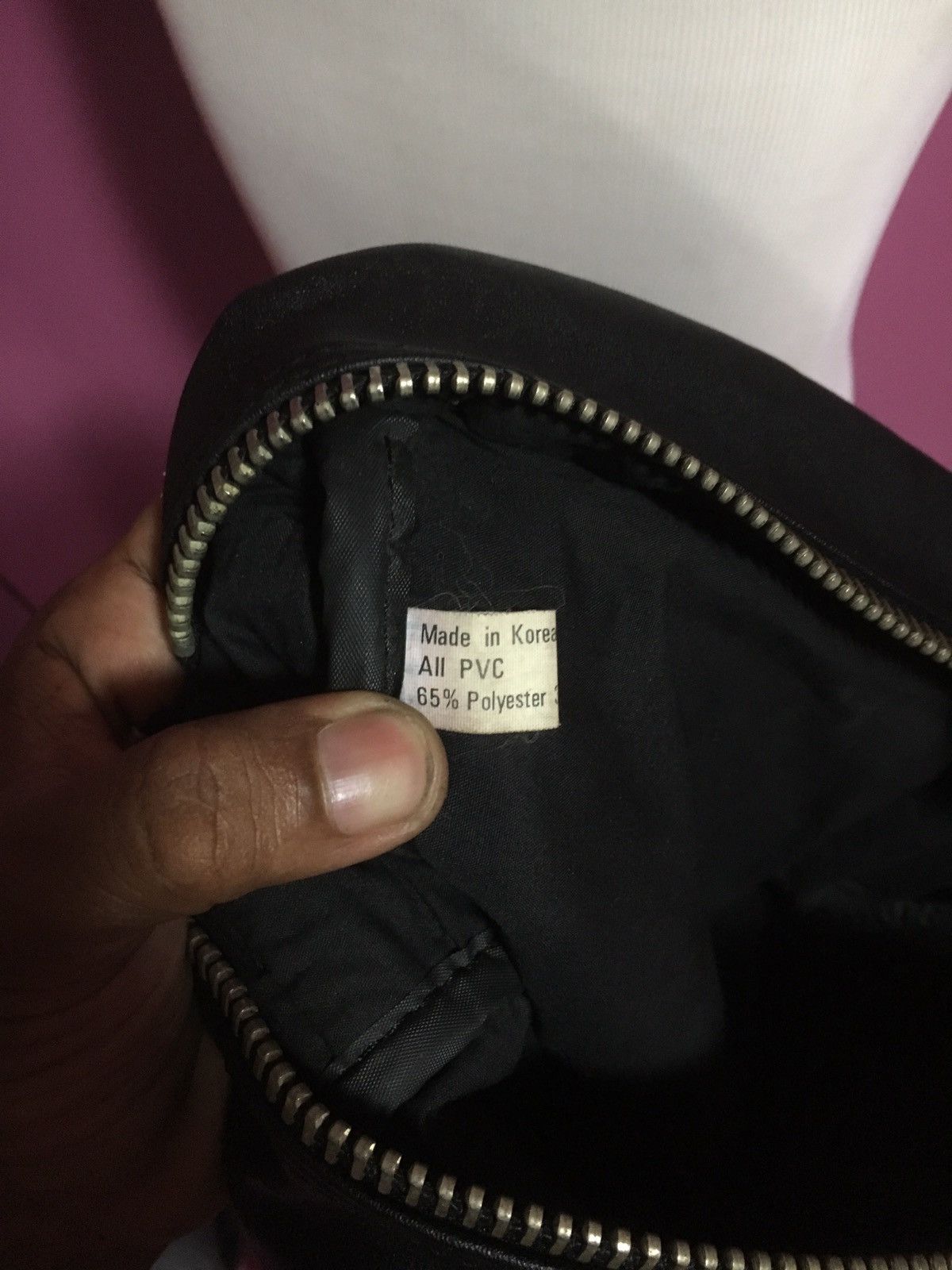 VINTAGE GUESS BLACK MASENGER BAG