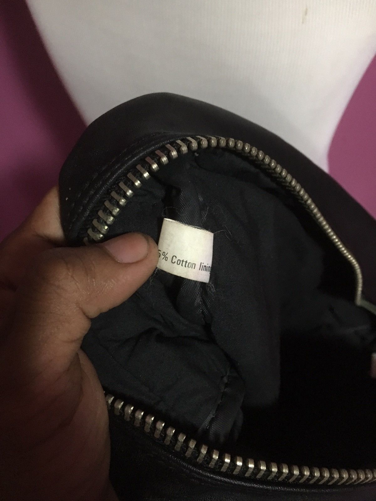 VINTAGE GUESS BLACK MASENGER BAG