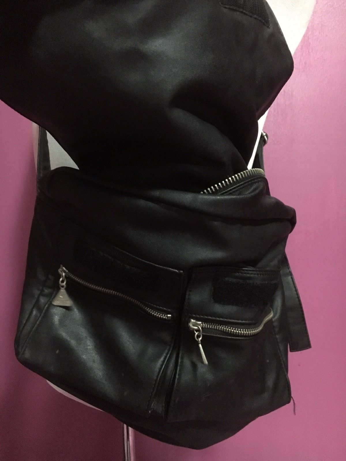 VINTAGE GUESS BLACK MASENGER BAG