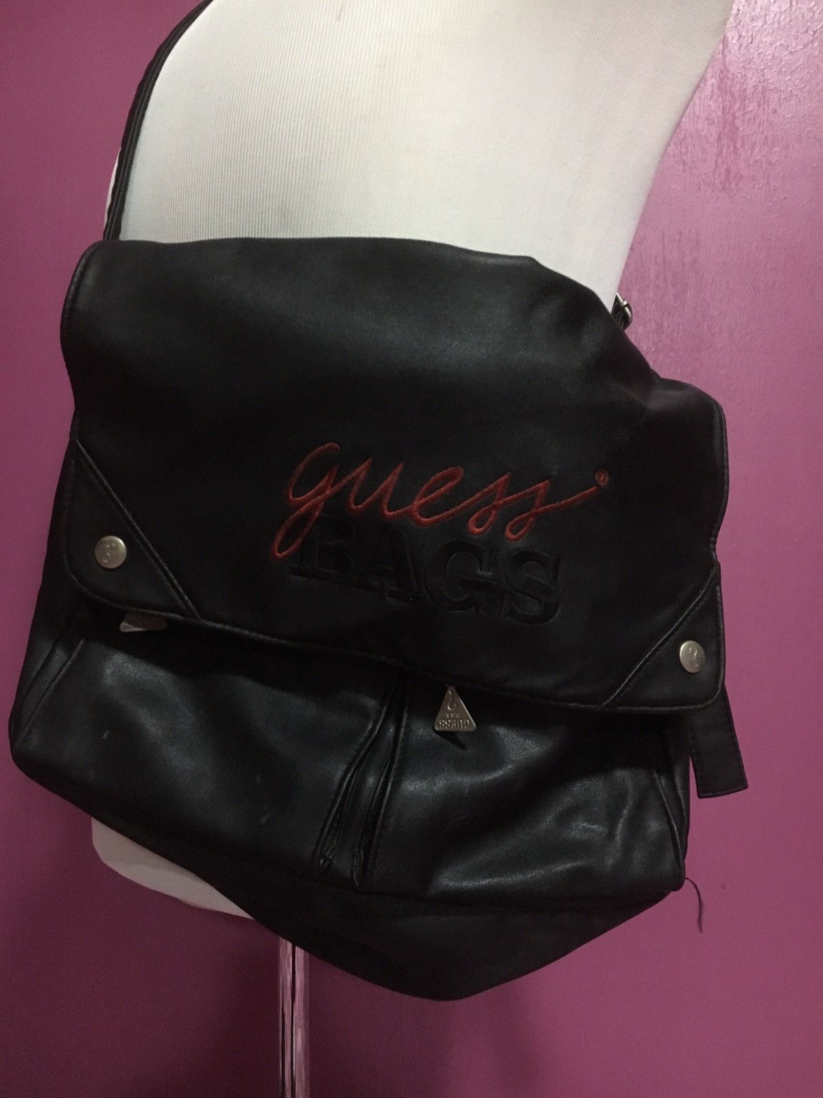 VINTAGE GUESS BLACK MASENGER BAG