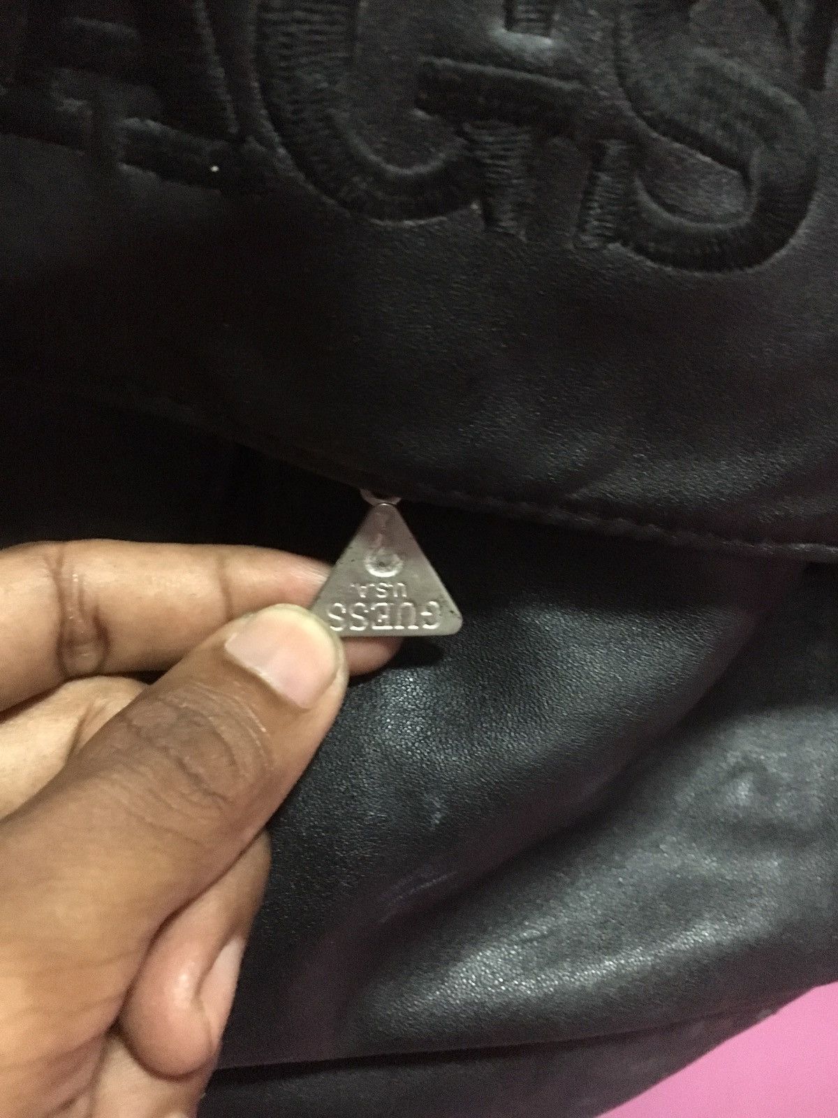 VINTAGE GUESS BLACK MASENGER BAG