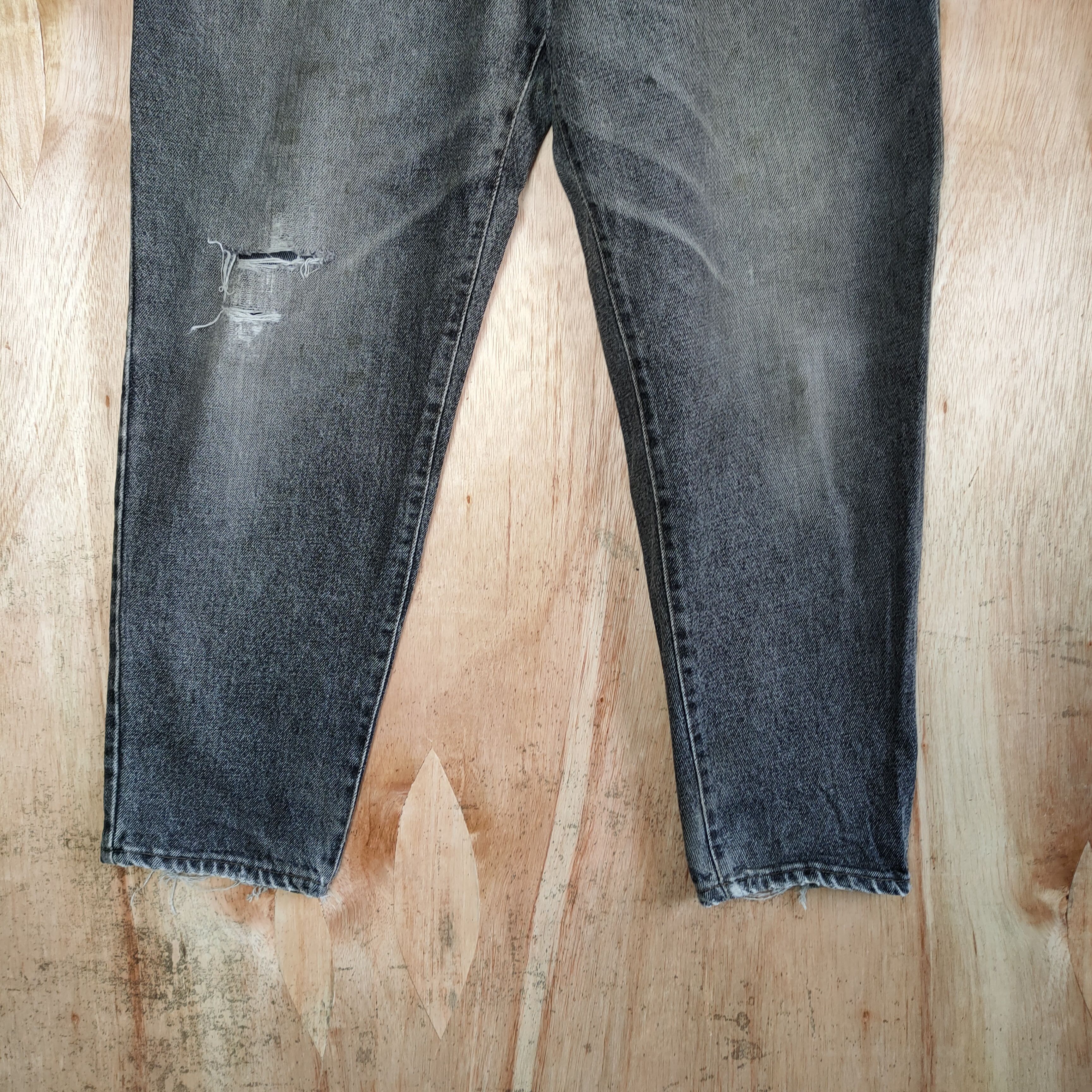 Japanese Brand VINTAGE JAPANESE BLACK DISTRESSED KNEE JEANS Size US 32 / EU 48 - 3 Thumbnail