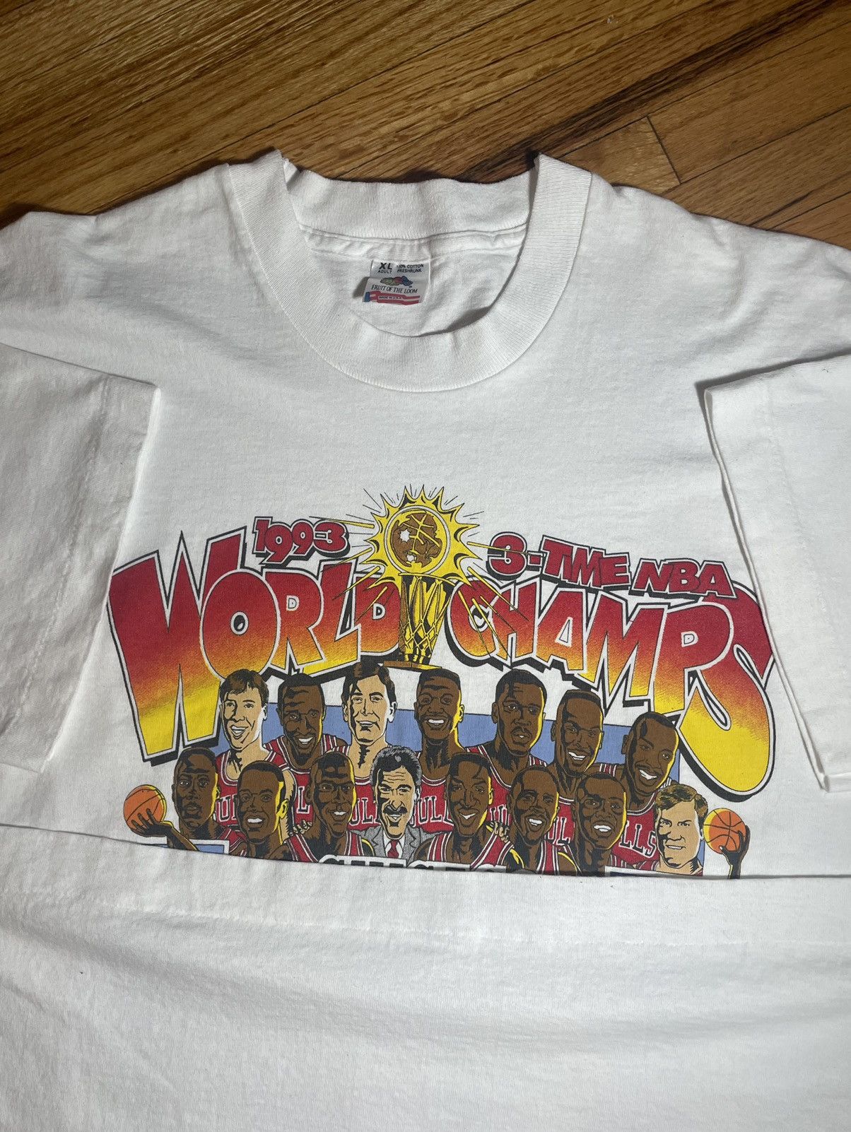 NBA × Salem Sportswear × Vintage Vintage Chicago Bulls Champions Salem Comic Series T-Shirt Size US XL / EU 56 / 4 - 4 Thumbnail