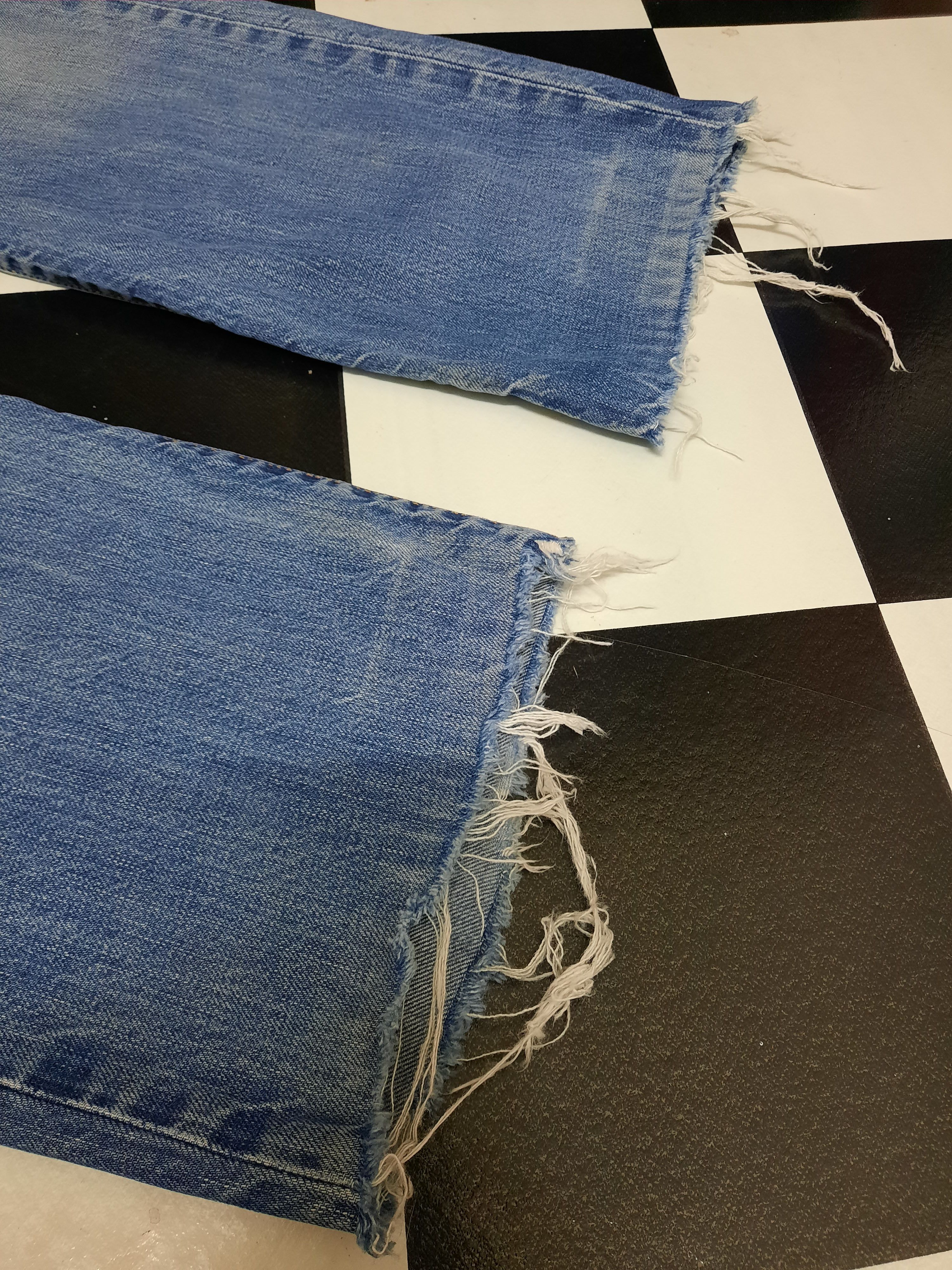 Levi's × Vintage JEANS LEVI'S 501 VINTAGE DISTRESSED CROPPED Size US 32 / EU 48 - 8 Thumbnail