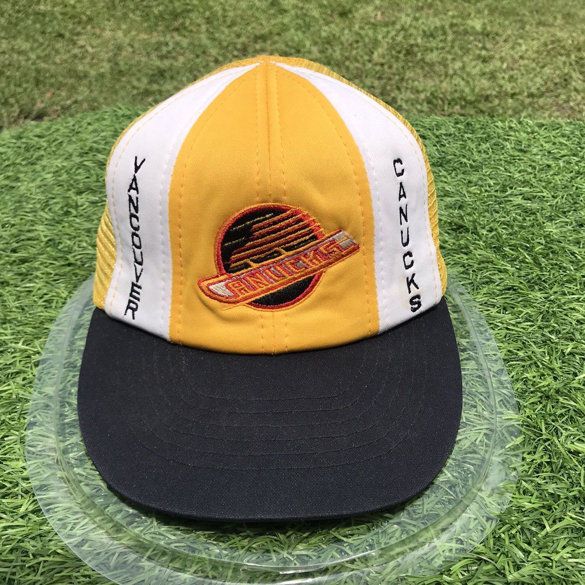 NHL × Vintage Vintage Vancouver Canucks Cap Size ONE SIZE - 2 Thumbnail