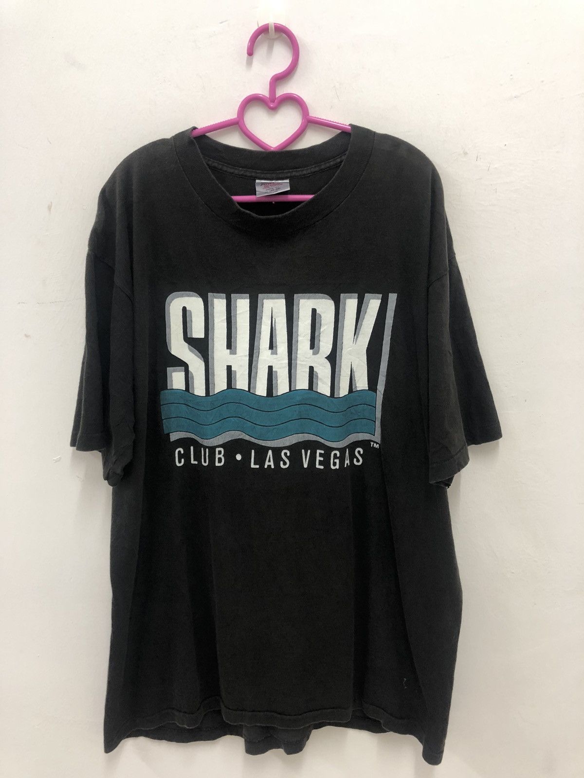 Vintage Rare 90s Vintage SHARK Club Las Vegas Shirt Size US XL / EU 56 / 4 - 1 Thumbnail