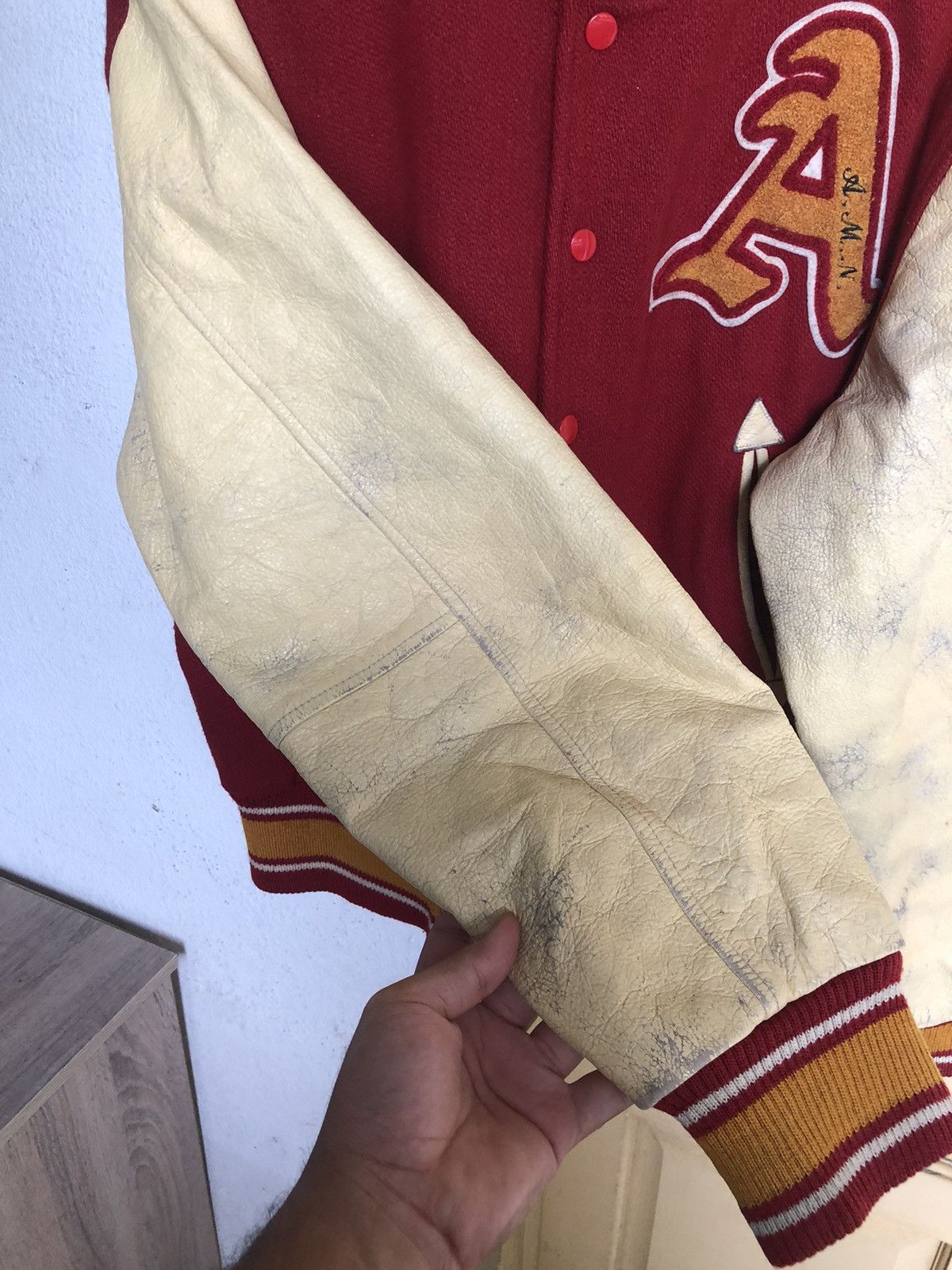 Vintage Vintage Americanino Arm Leather Varsity Jacket Size US L / EU 52-54 / 3 - 9 Thumbnail