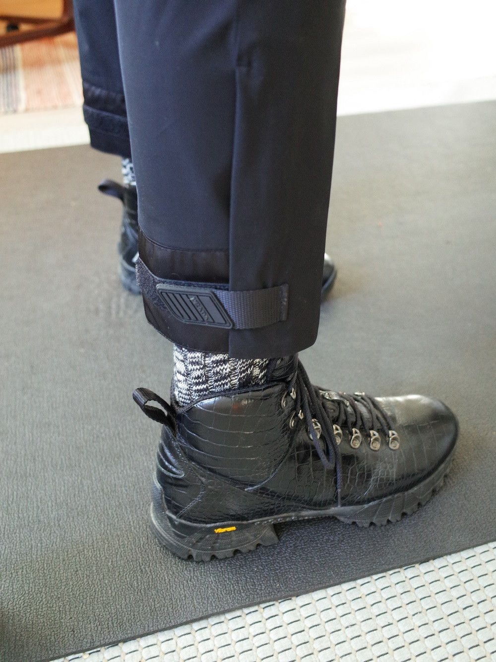 Prada NYLON GAB VELCRO CUFF TROUSERS Size US 32 / EU 48 - 2 Thumbnail