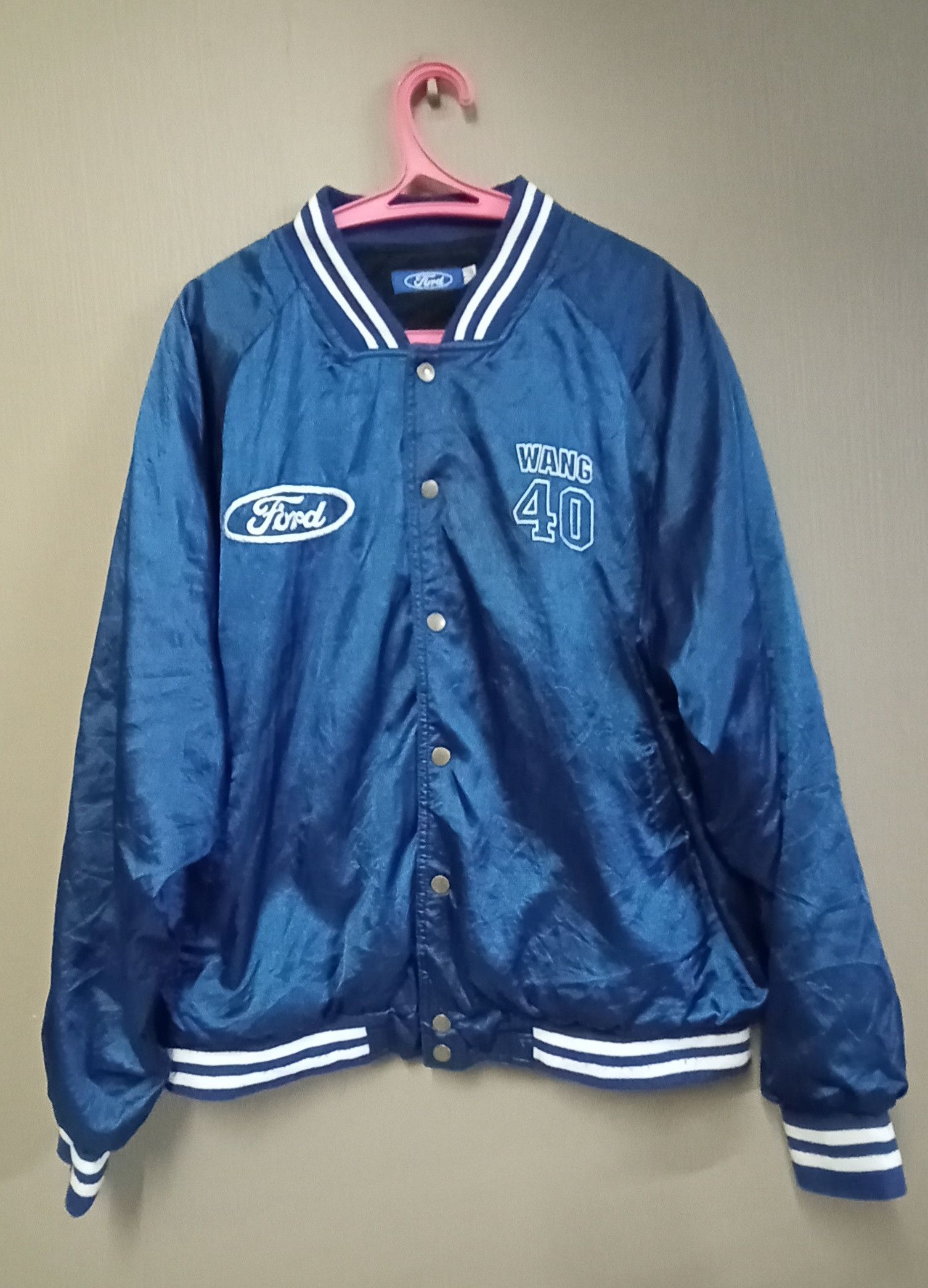 TRèS CHiC Varsity College Letterman Jas, echt leer, witte mouwen, lichtblauwe wollen body
