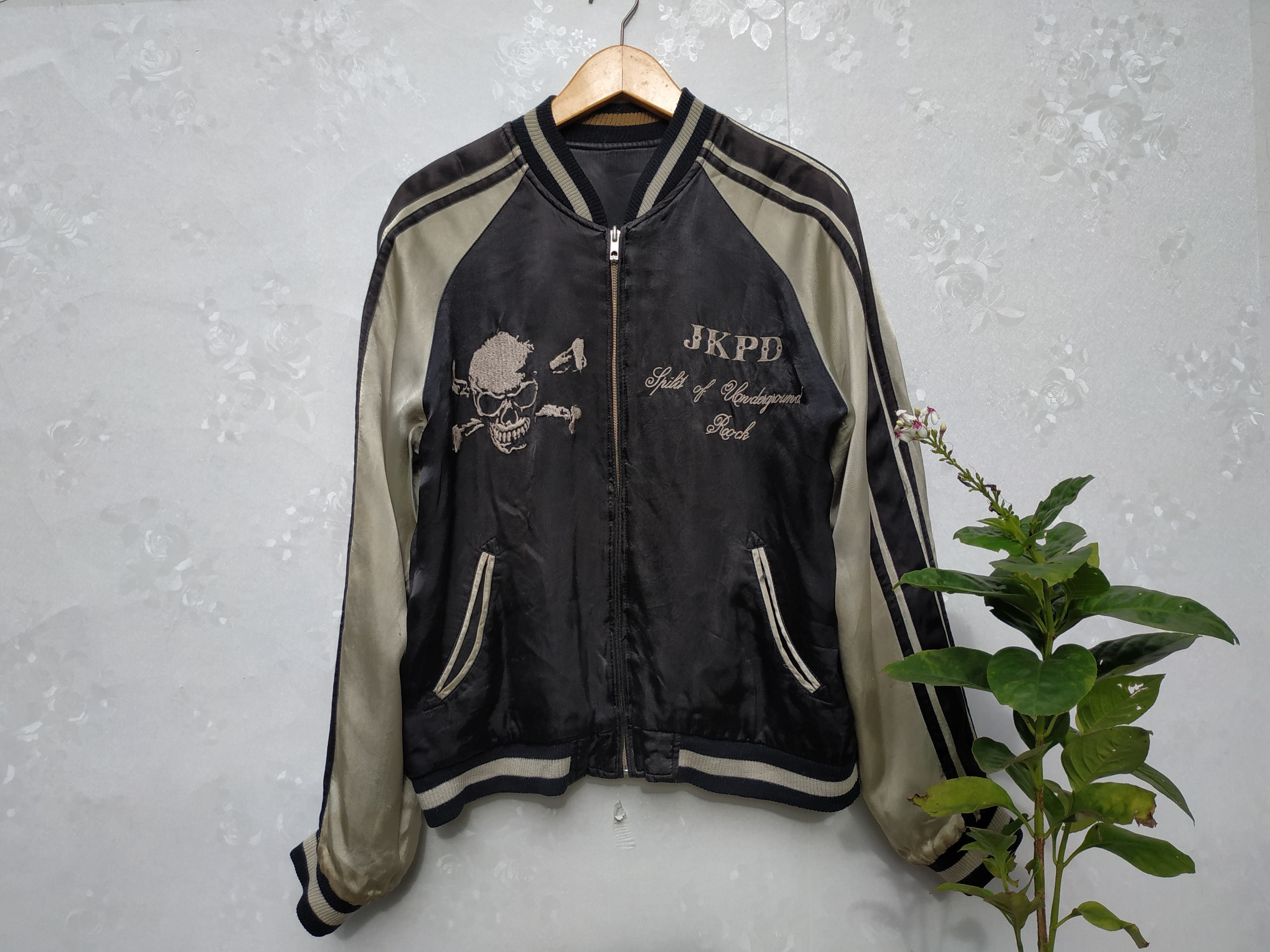 Japanese Brand Fit S to M, Reversible Rayon Skulls Souvenir Jacket Size US M / EU 48-50 / 2 - 13 Thumbnail