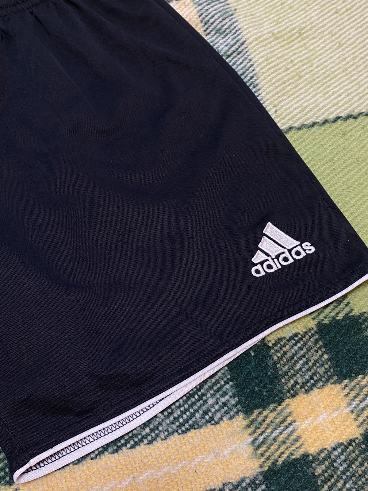 Adidas Vintage Adidas shorts streetwear y2k casual style size S Size US 30 / EU 46 - 2 Thumbnail
