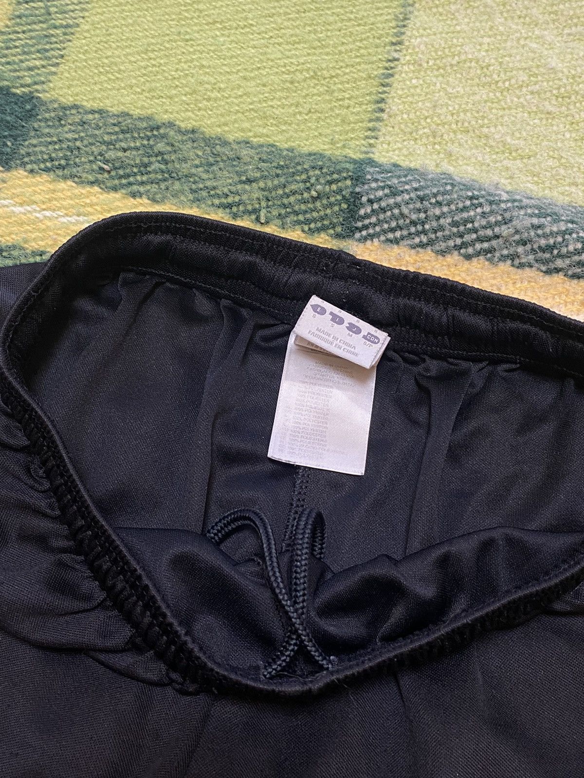 Adidas Vintage Adidas shorts streetwear y2k casual style size S Size US 30 / EU 46 - 7 Thumbnail