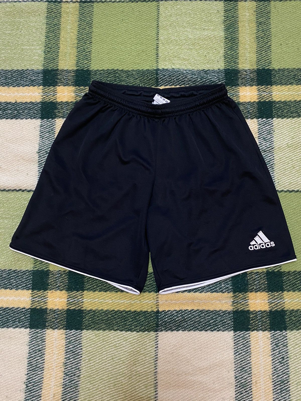 Adidas Vintage Adidas shorts streetwear y2k casual style size S Size US 30 / EU 46 - 1 Thumbnail