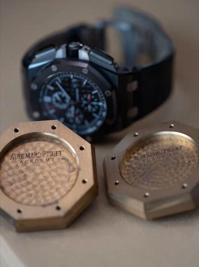 Audemars Piguet AP Audemars Piguet Iconic Royaloak paperweight Size ONE SIZE - 4 Thumbnail