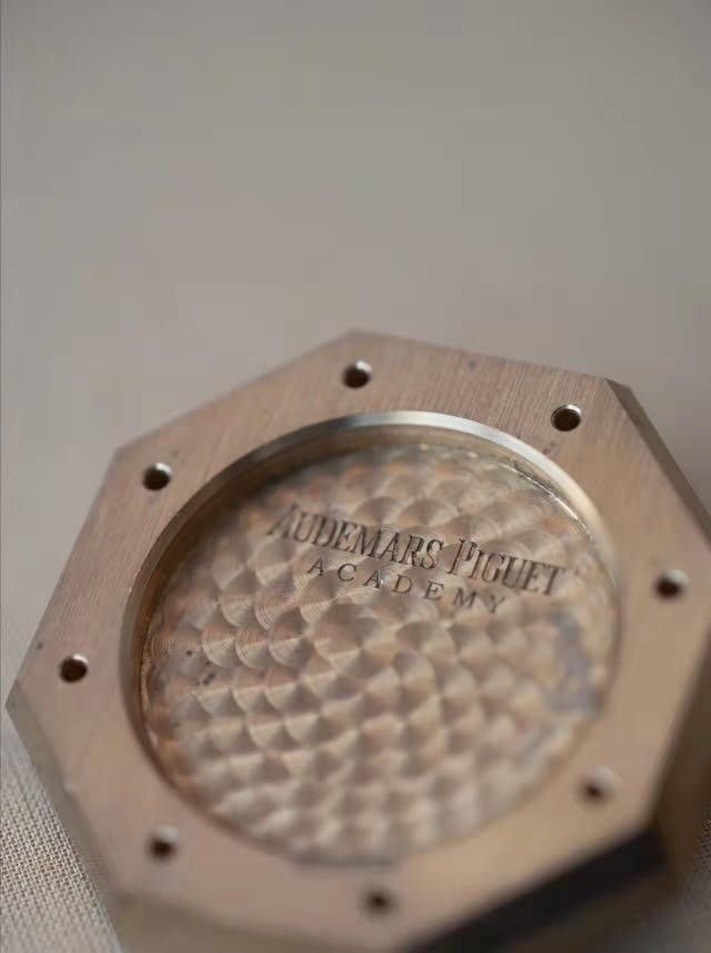 Audemars Piguet AP Audemars Piguet Iconic Royaloak paperweight Size ONE SIZE - 3 Thumbnail