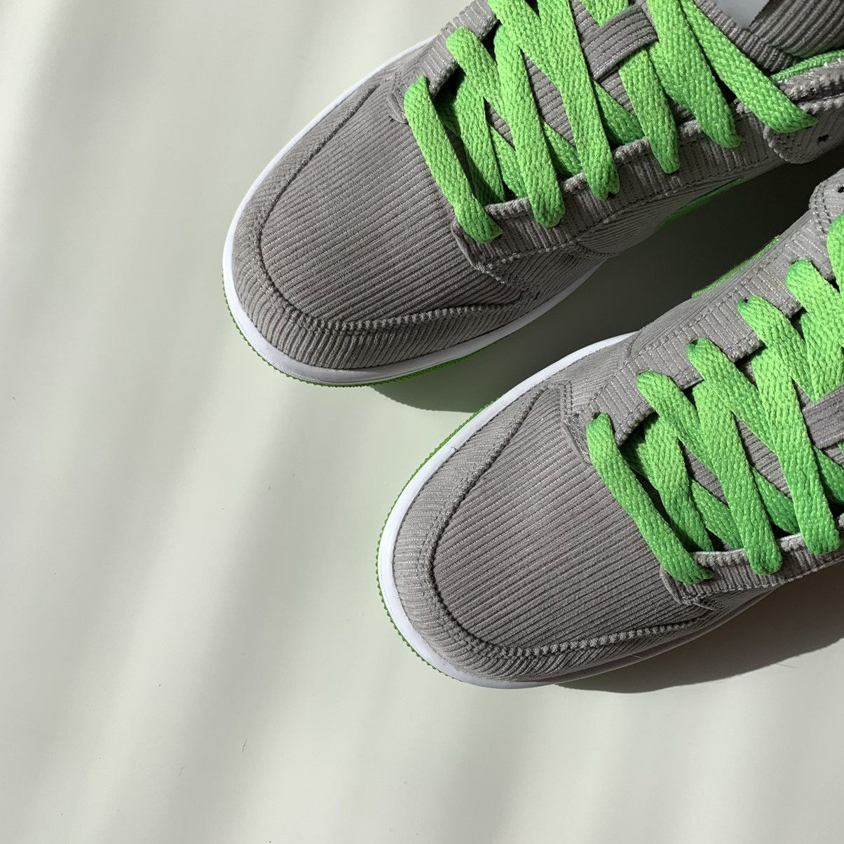 Nike !NEW 2011 Nike Dunk Low Corduroy ID Green Grey Medusa Size US 7 / EU 40 - 8 Thumbnail