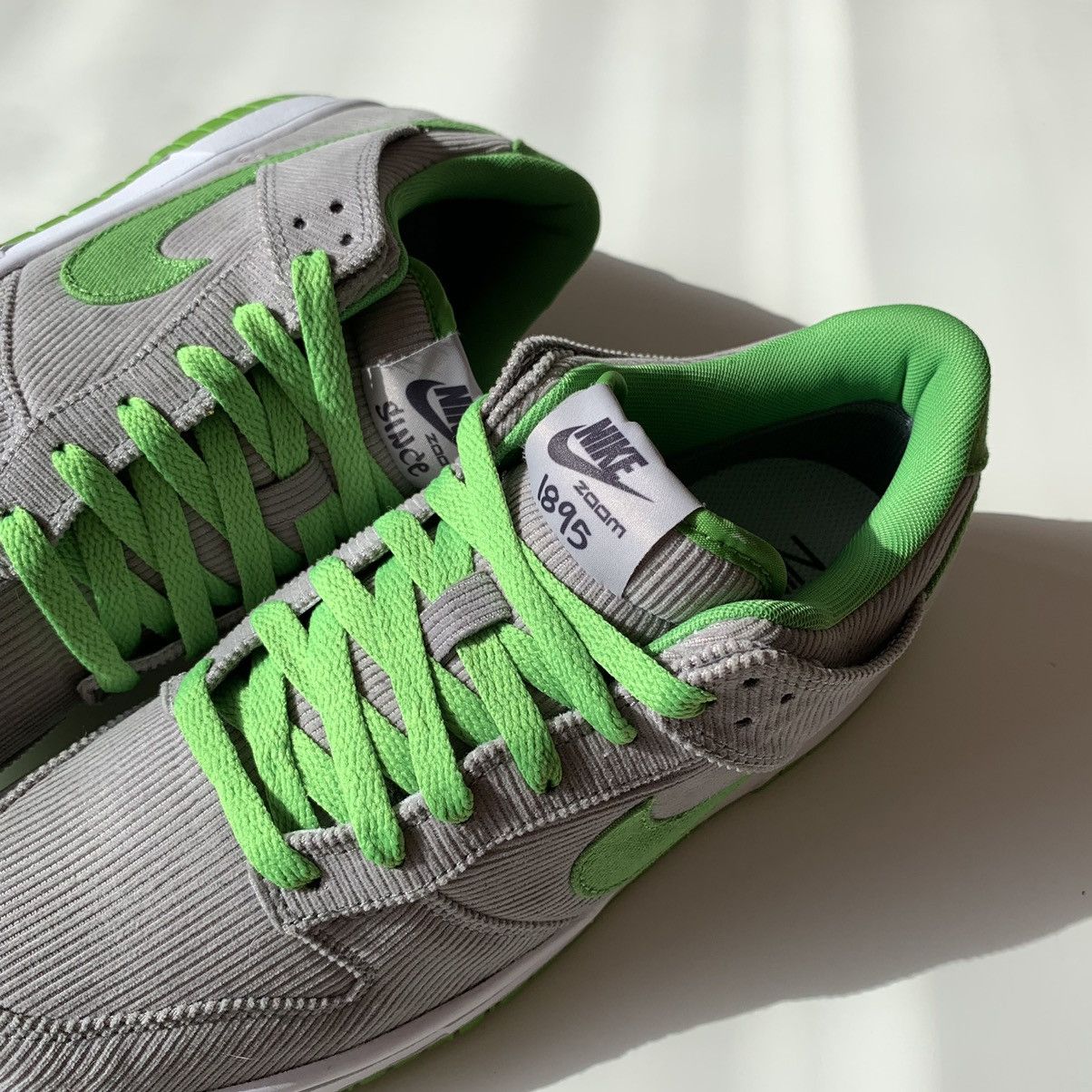 Nike !NEW 2011 Nike Dunk Low Corduroy ID Green Grey Medusa Size US 7 / EU 40 - 7 Thumbnail