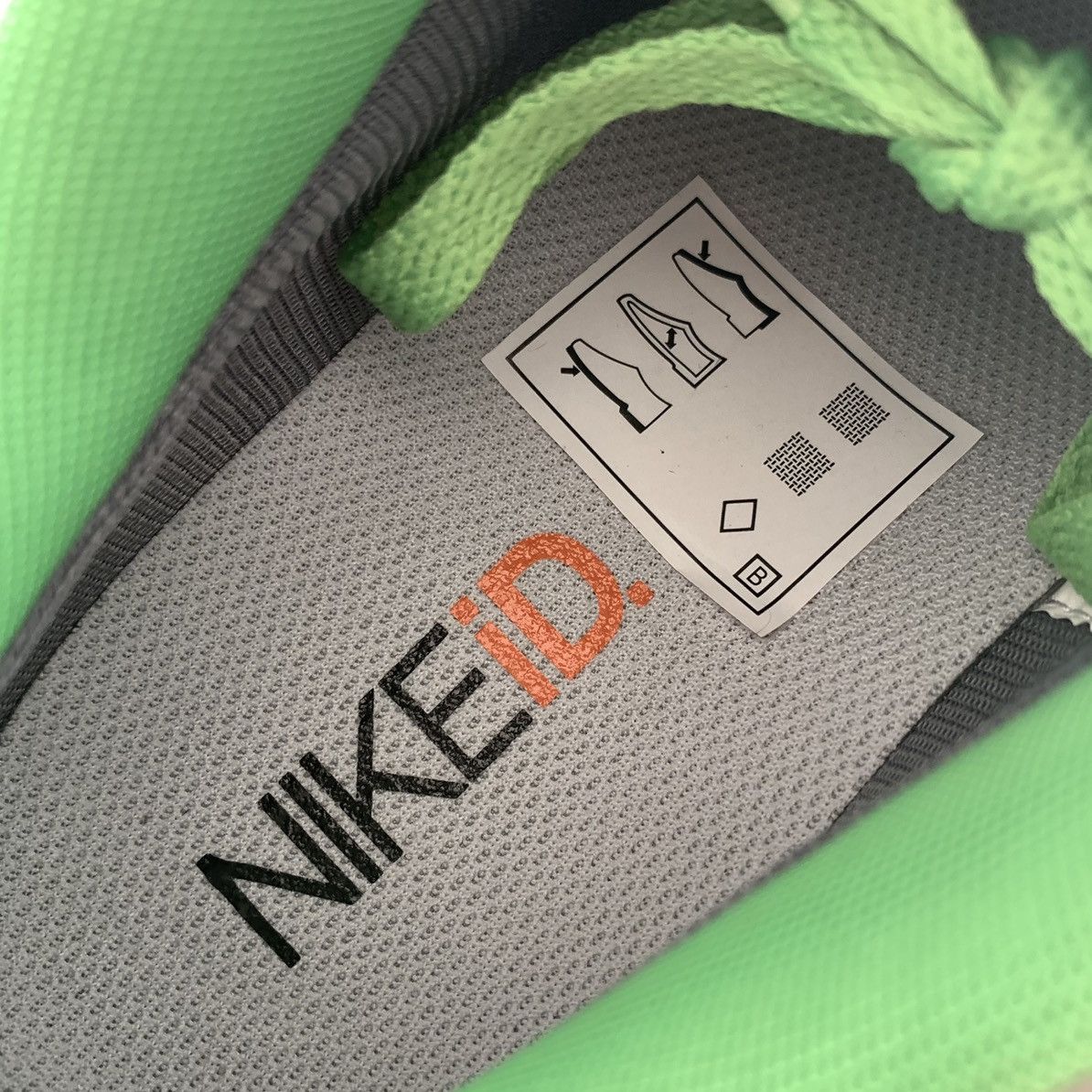 Nike !NEW 2011 Nike Dunk Low Corduroy ID Green Grey Medusa Size US 7 / EU 40 - 16 Thumbnail