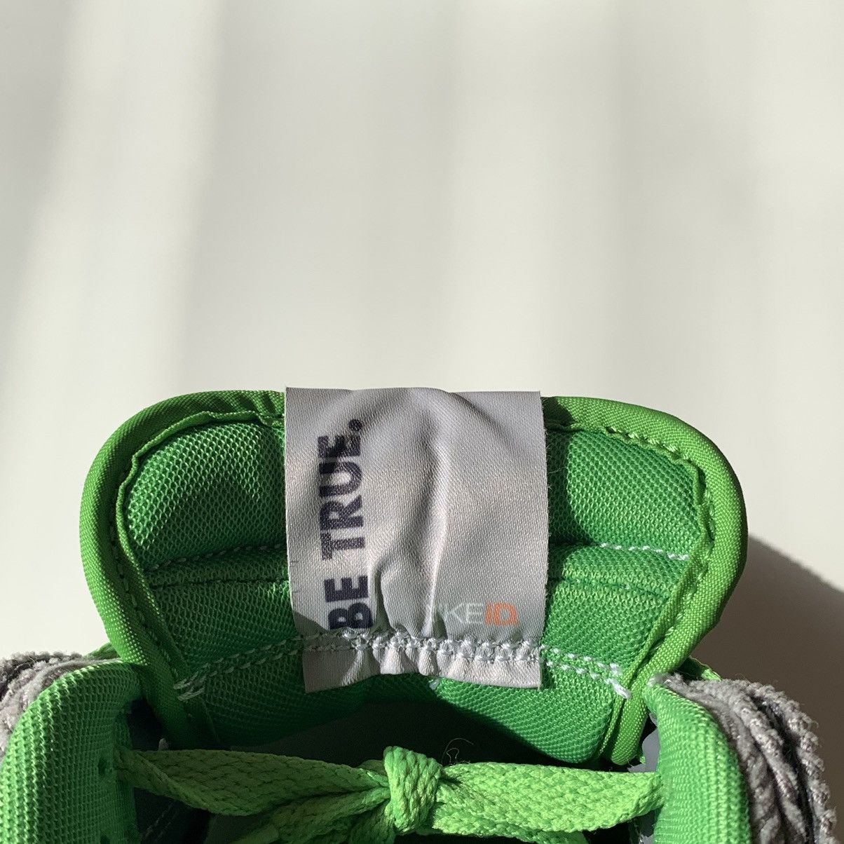 Nike !NEW 2011 Nike Dunk Low Corduroy ID Green Grey Medusa Size US 7 / EU 40 - 17 Thumbnail