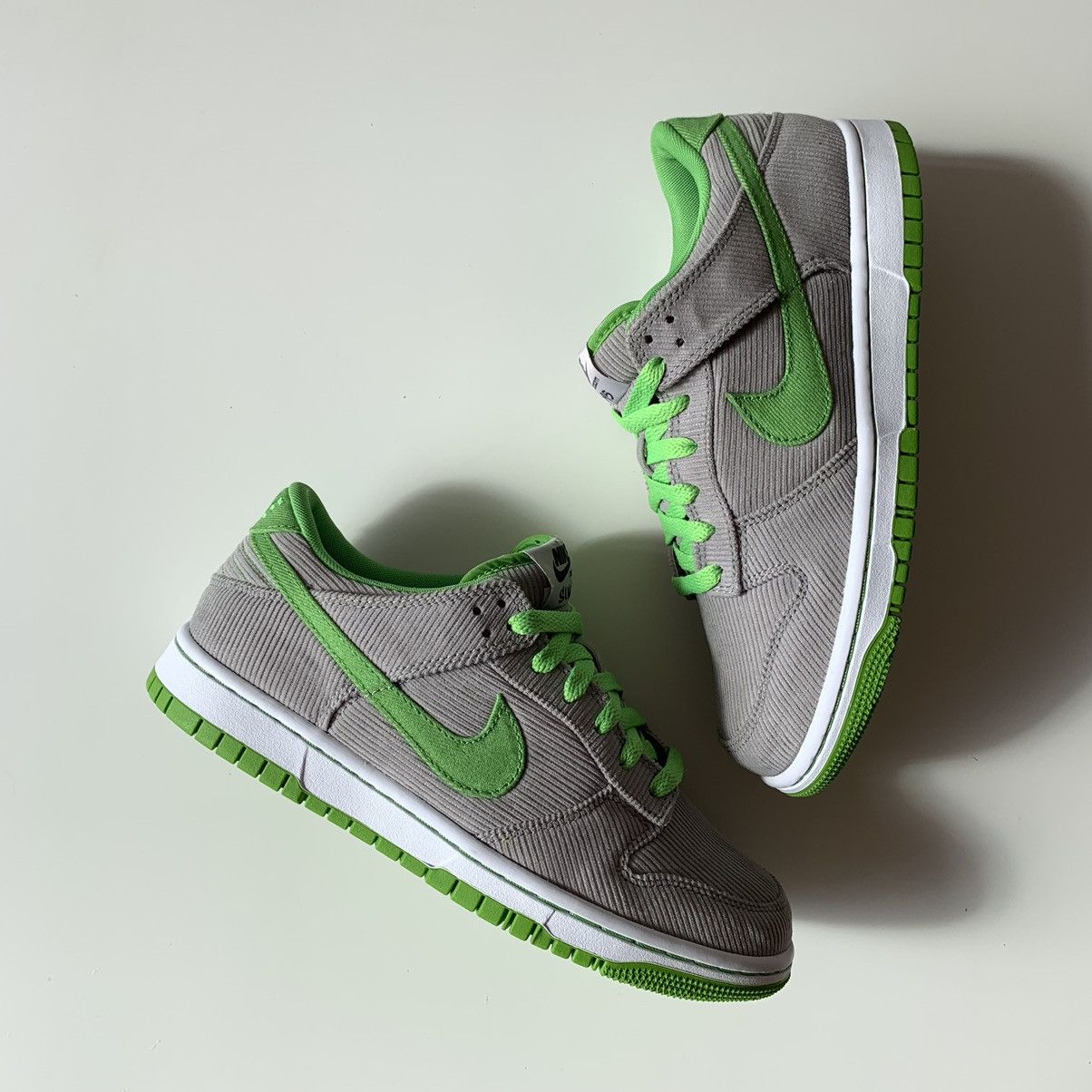 Nike !NEW 2011 Nike Dunk Low Corduroy ID Green Grey Medusa Size US 7 / EU 40 - 13 Thumbnail