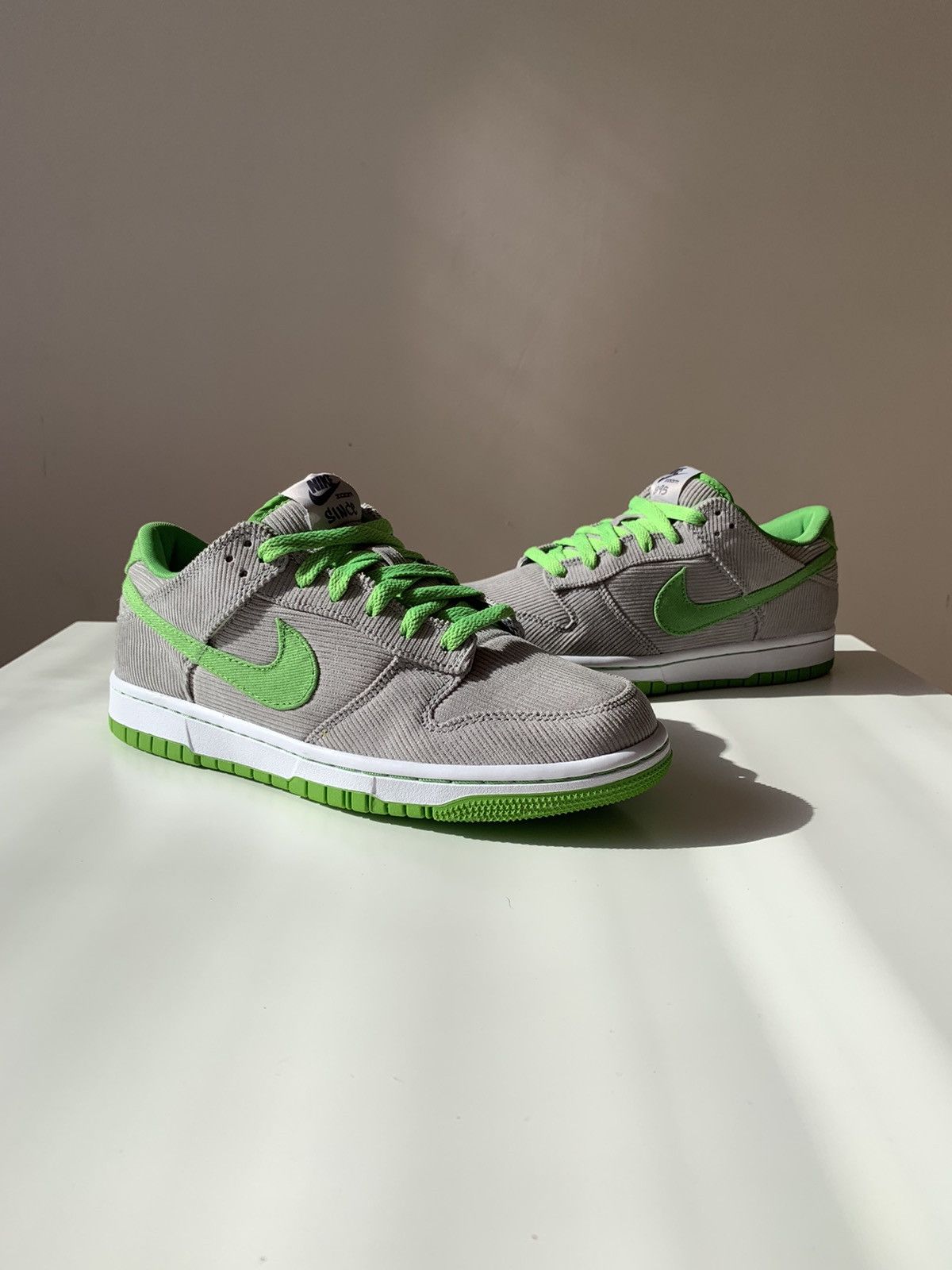 Nike !NEW 2011 Nike Dunk Low Corduroy ID Green Grey Medusa Size US 7 / EU 40 - 3 Thumbnail