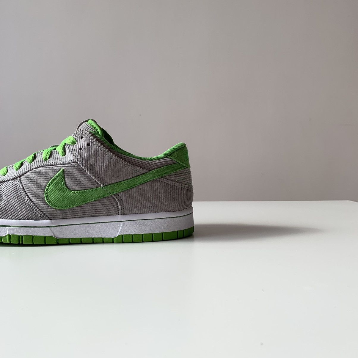 Nike !NEW 2011 Nike Dunk Low Corduroy ID Green Grey Medusa Size US 7 / EU 40 - 12 Thumbnail