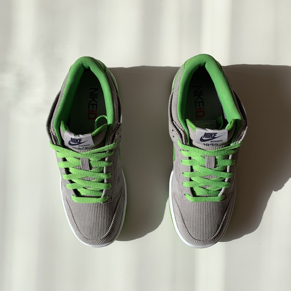 Nike !NEW 2011 Nike Dunk Low Corduroy ID Green Grey Medusa Size US 7 / EU 40 - 6 Thumbnail