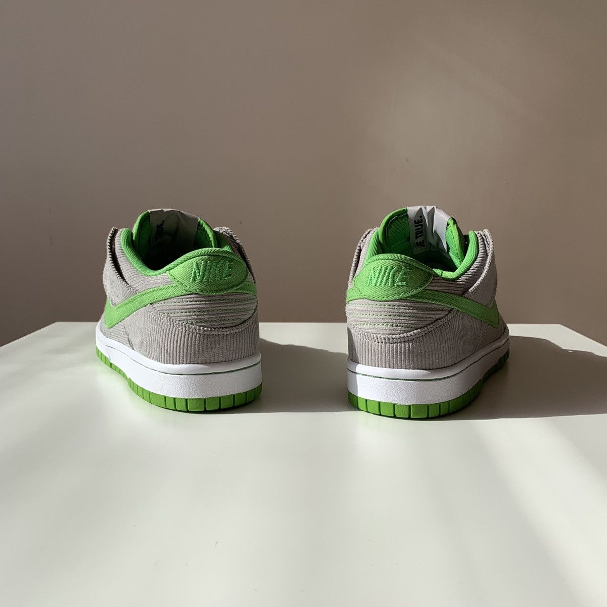 Nike !NEW 2011 Nike Dunk Low Corduroy ID Green Grey Medusa Size US 7 / EU 40 - 9 Thumbnail
