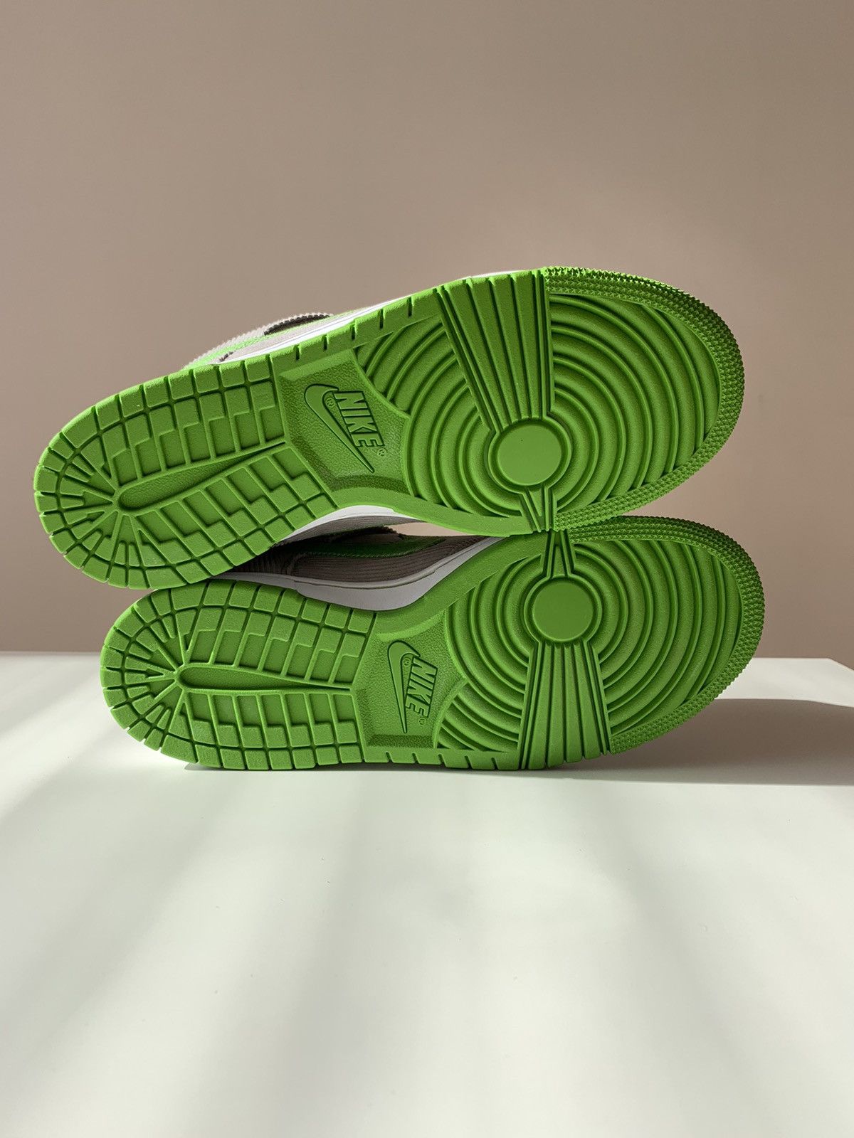 Nike !NEW 2011 Nike Dunk Low Corduroy ID Green Grey Medusa Size US 7 / EU 40 - 14 Thumbnail