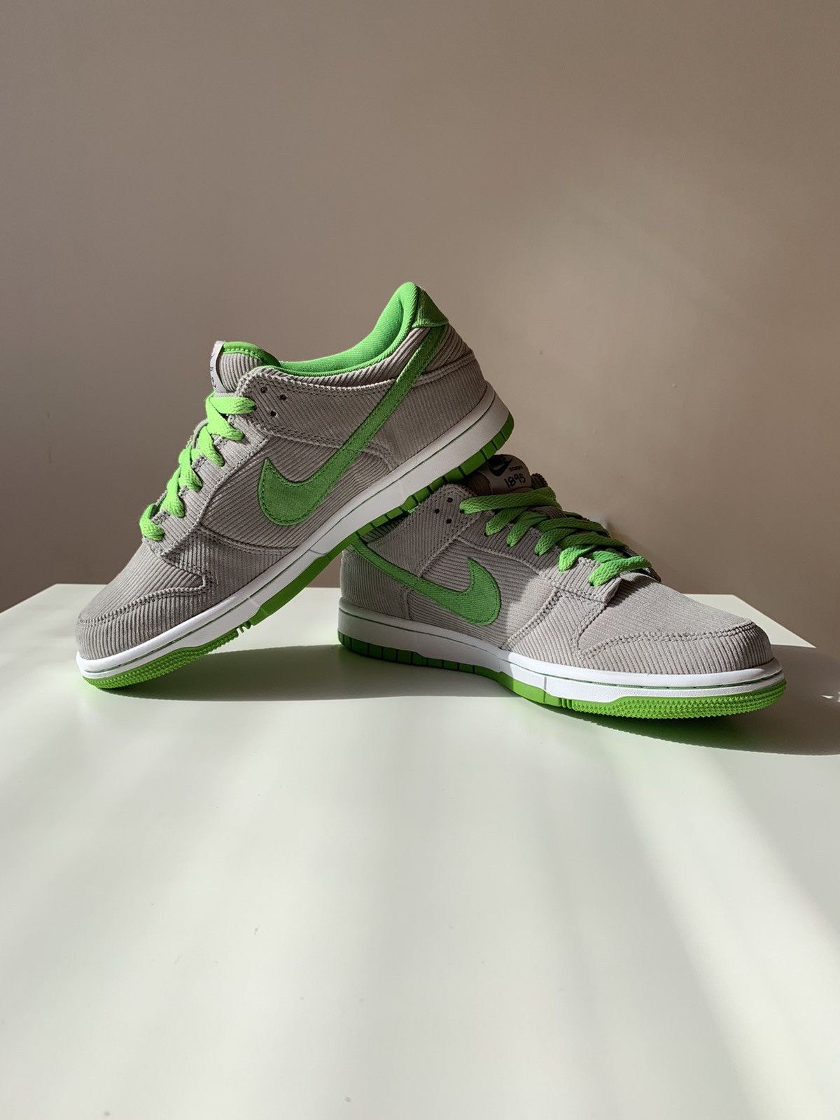 Nike !NEW 2011 Nike Dunk Low Corduroy ID Green Grey Medusa Size US 7 / EU 40 - 10 Thumbnail