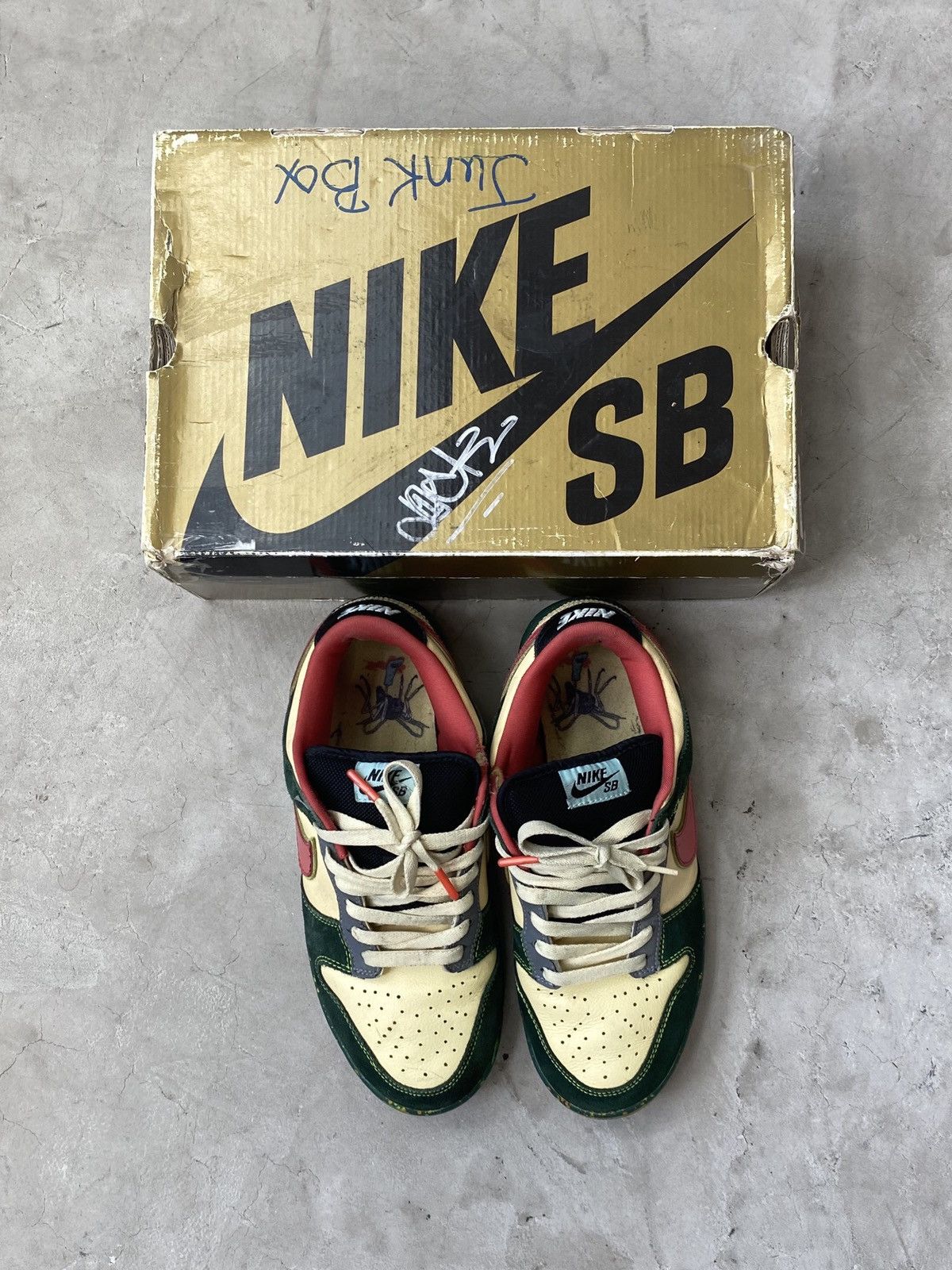 Nike 2008 Dunk Low Premium SB Mosquito Size US 10 / EU 43 - 10 Thumbnail