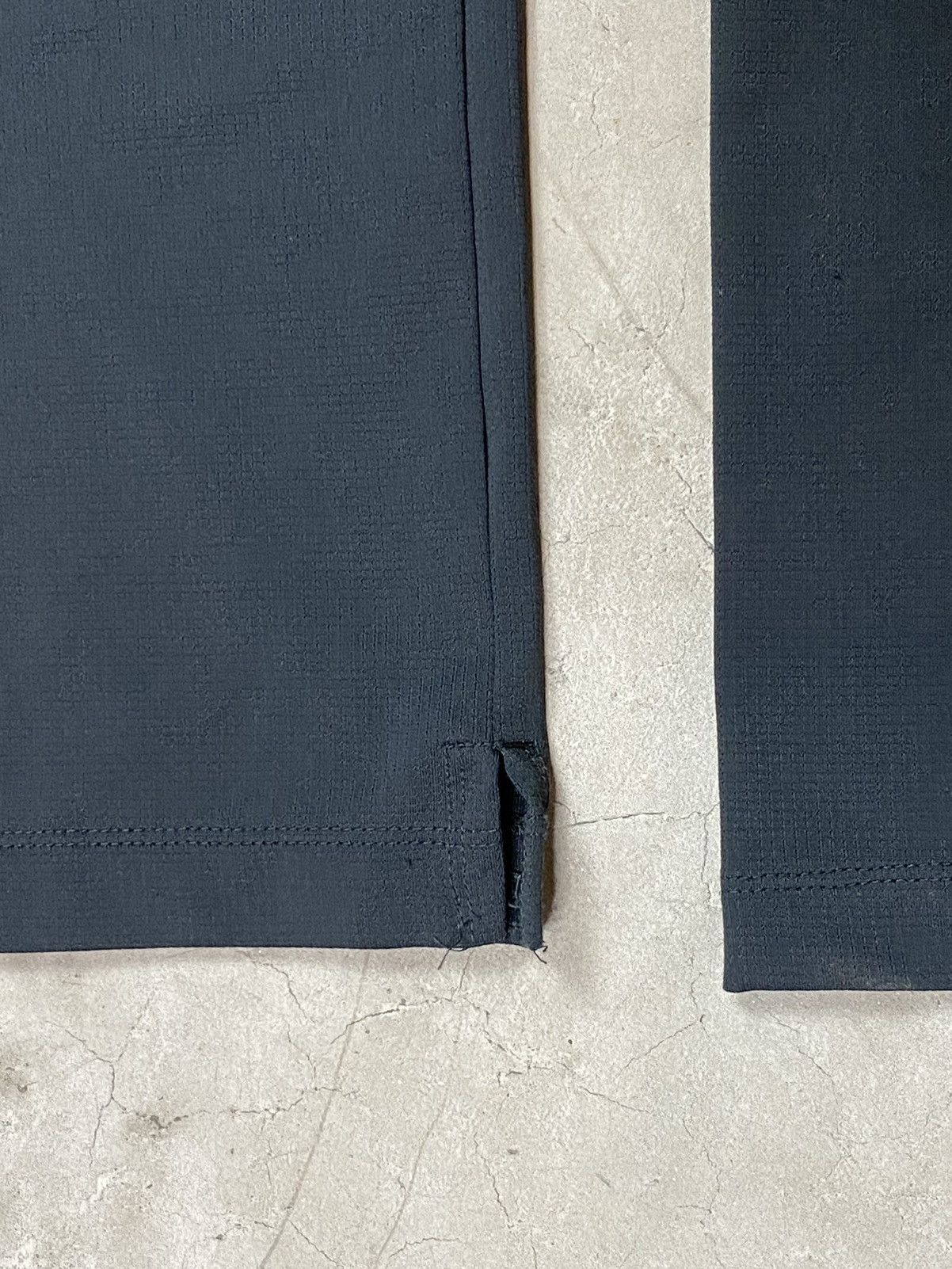 Helmut Lang Helmut Lang OG Era Elbow Pocket Tech LongSleeve Size US M / EU 48-50 / 2 - 9 Thumbnail